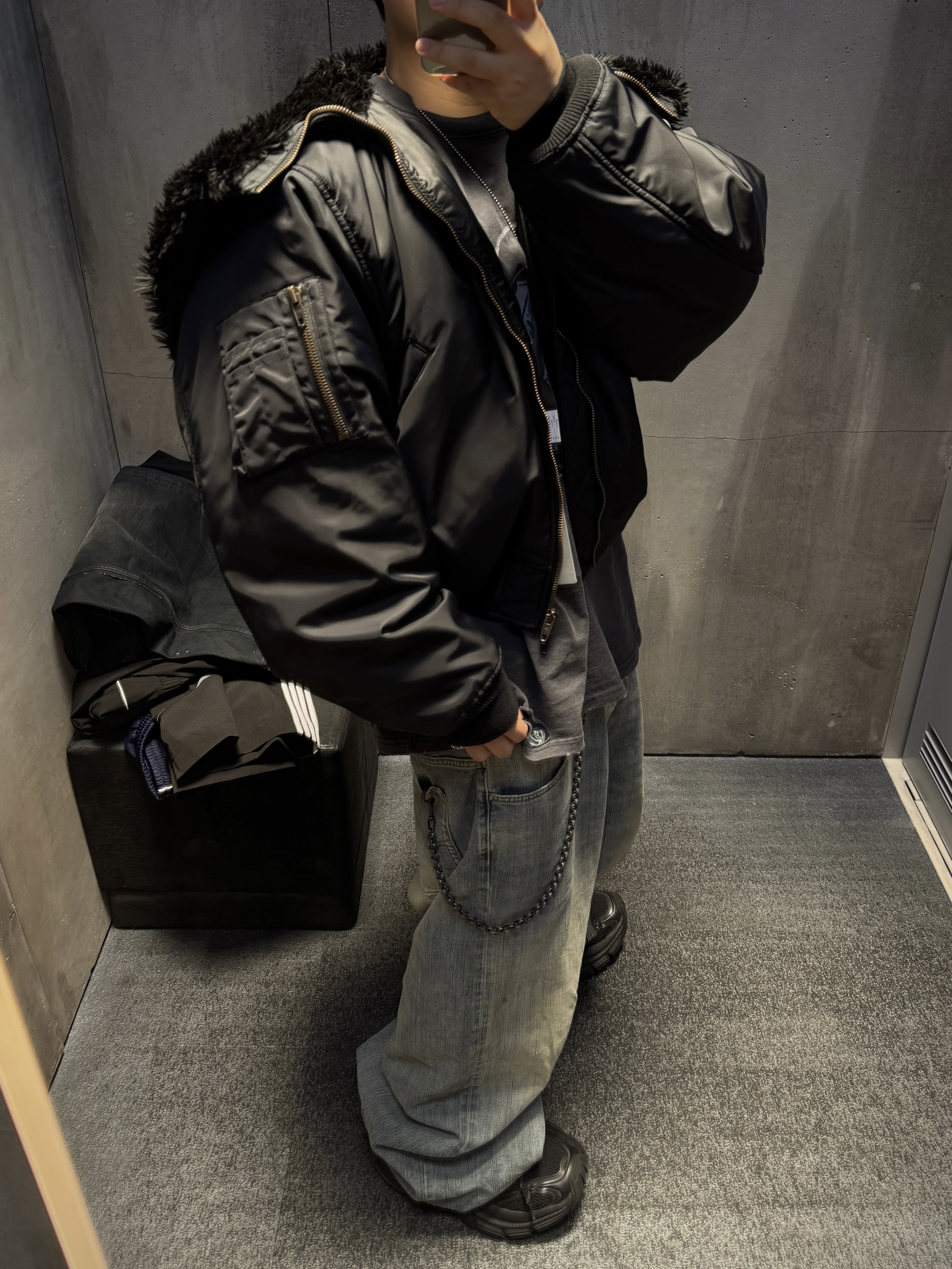 Balenciaga Hooded Bomber Black, Balenciaga 10XL Sneakers Black 착용 스타일 - 2