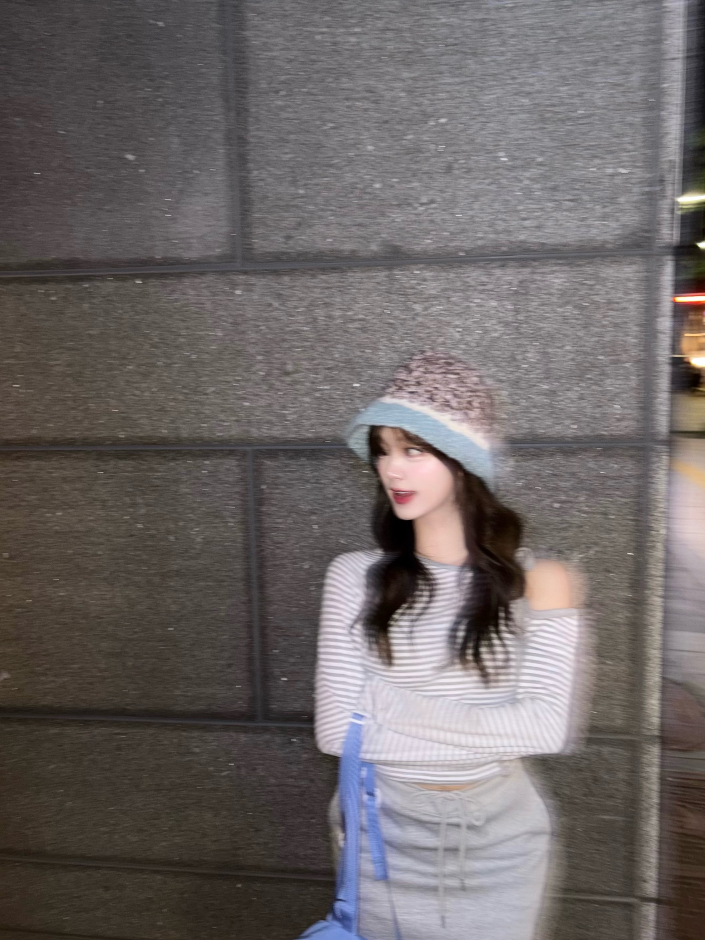Allincomplete Shell Crochet Hat Brown & Aqua 착용 스타일 - 4