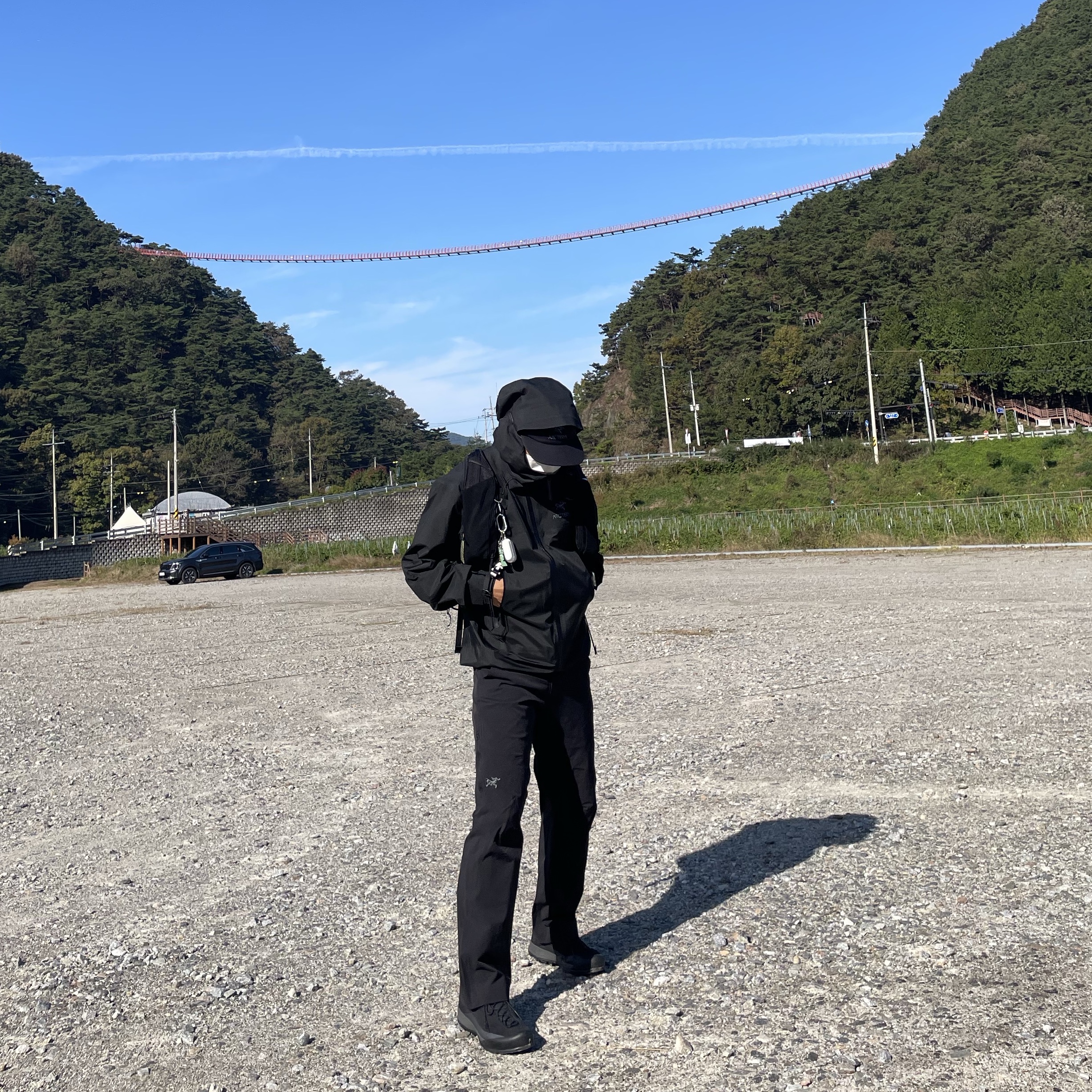 Arc'teryx Beta AR Stormhood Jacket Black, Arc'teryx Cronin Pants Black 착용 스타일