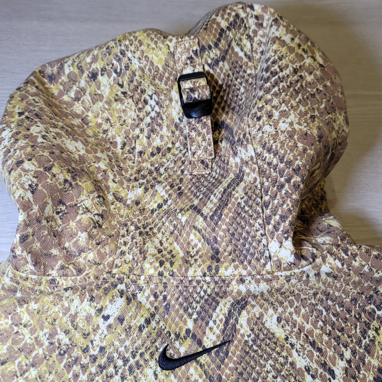 Supreme x Nike ACG Denim Pullover Gold Snakeskin - 22FW 착용 스타일 - 5
