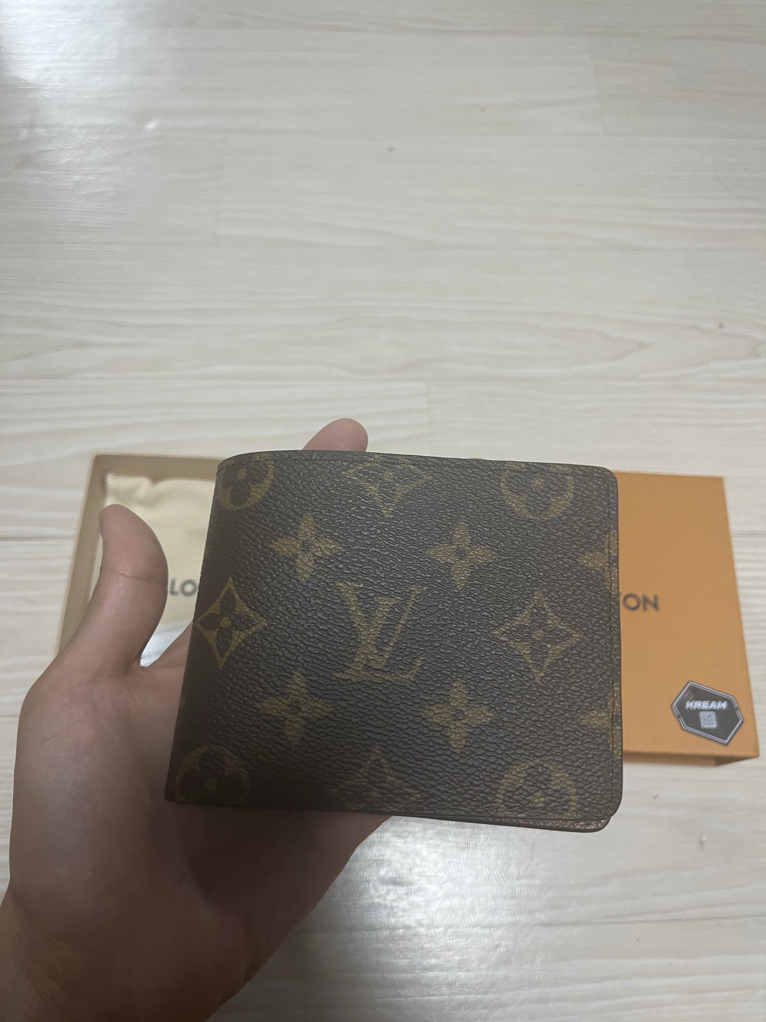 Louis Vuitton Multiple Wallet Monogram 착용 스타일 - 2