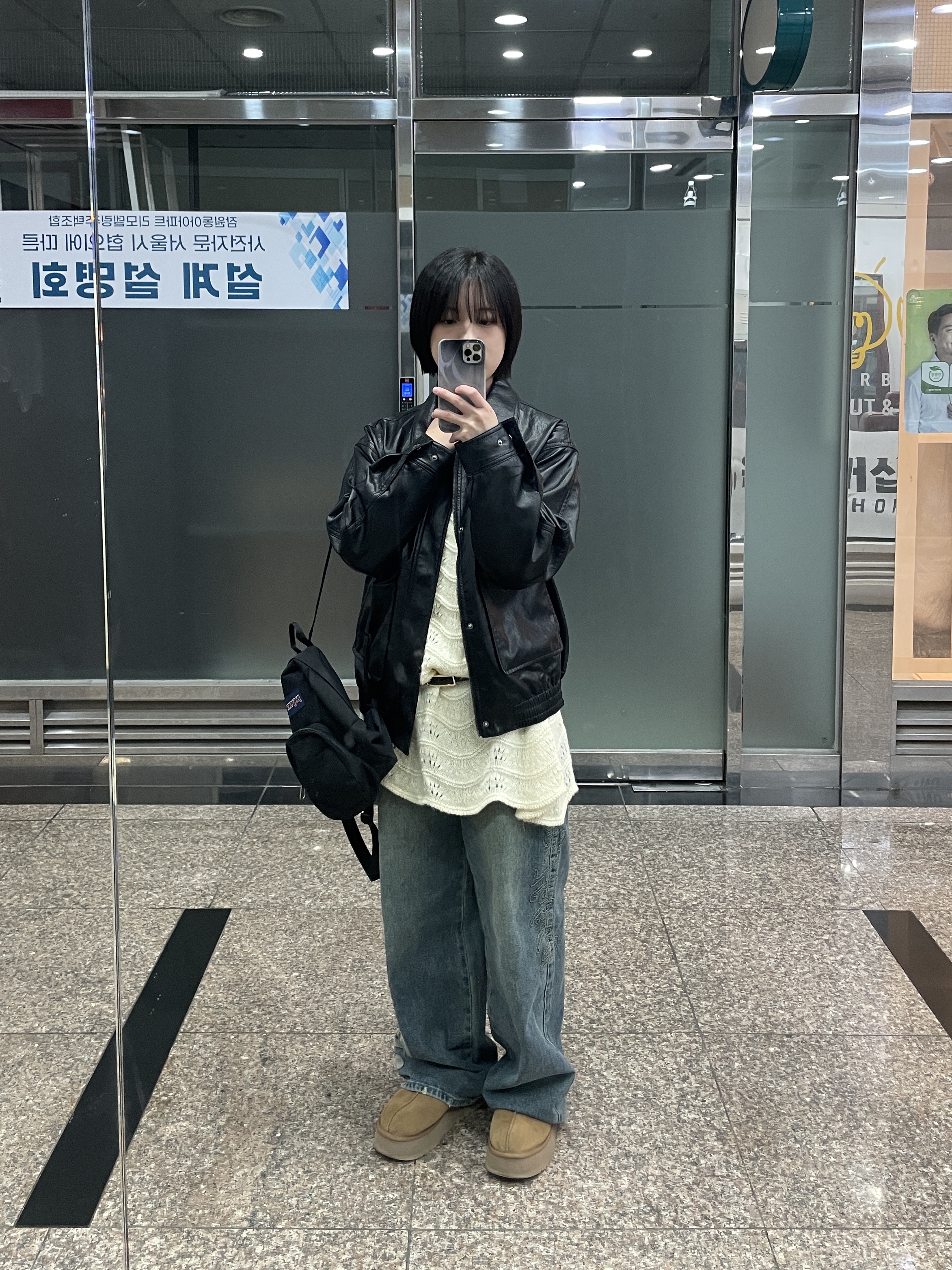 Jansport Half Pint Mini Backpack Black, (W) UGG Tazz Slipper Chestnut 착용 스타일