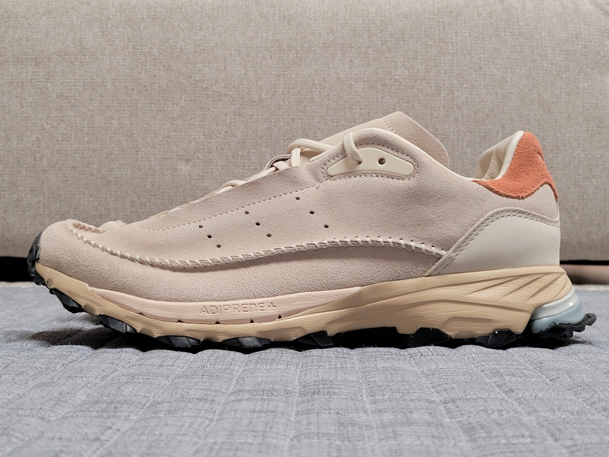 Adidas Mocaturf Adventure Chalk White 착용 스타일 - 1