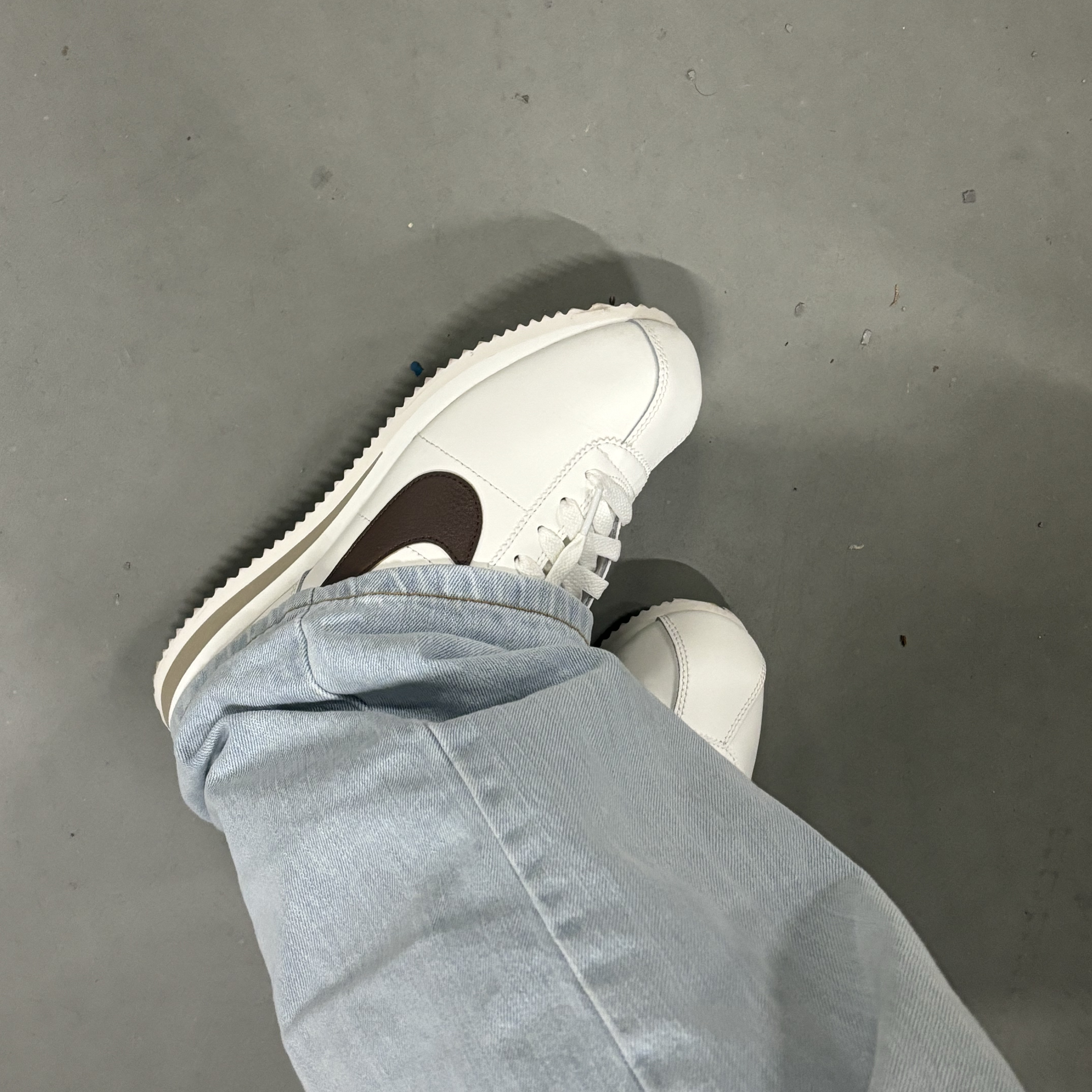(W) Nike Cortez Sail Cacao Wow 착용 스타일 - 2