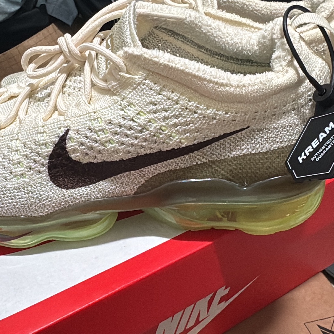 Nike Air Vapormax 2023 Flyknit Coconut Milk Neutral Olive 착용 스타일