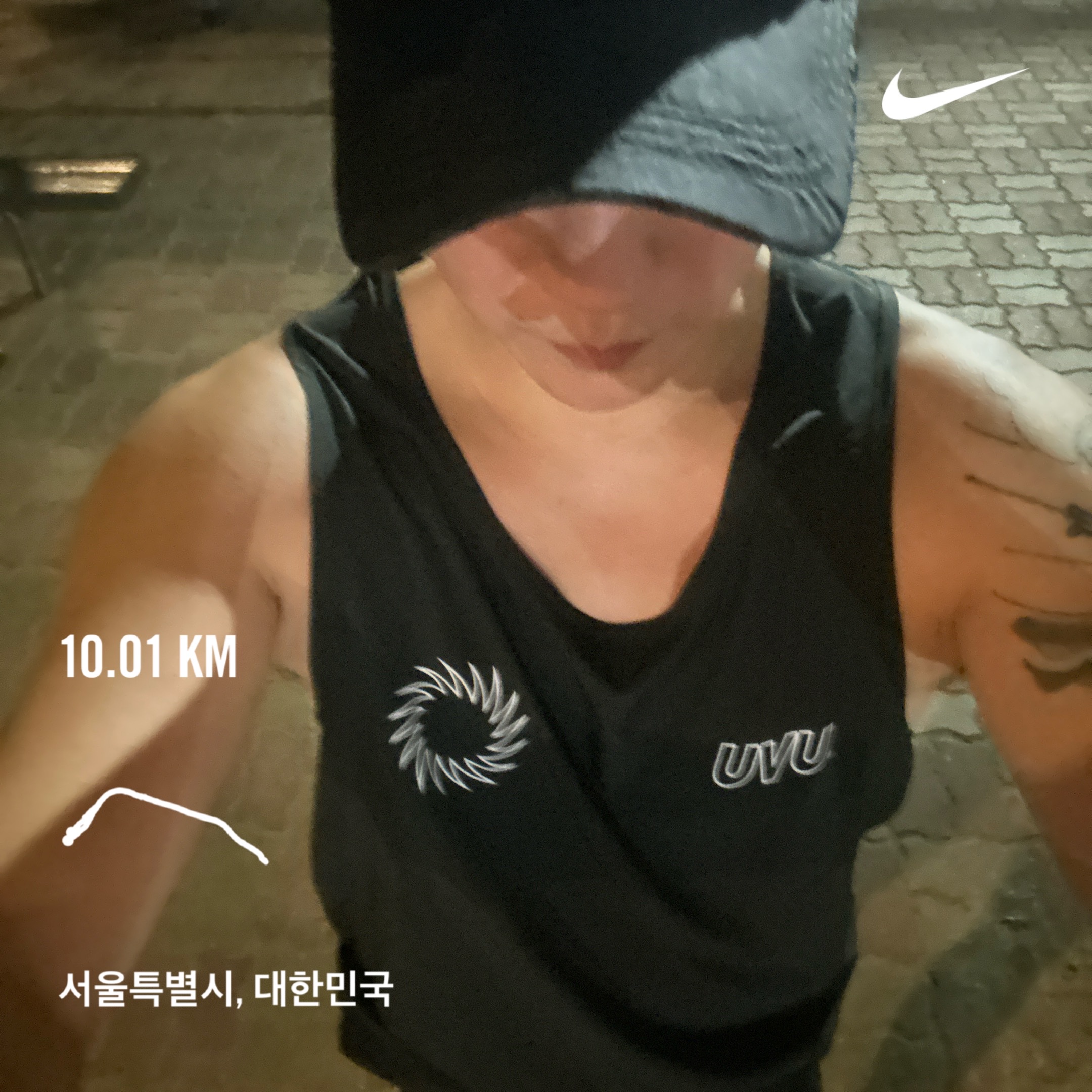 UVU Running Vest Black 착용 스타일