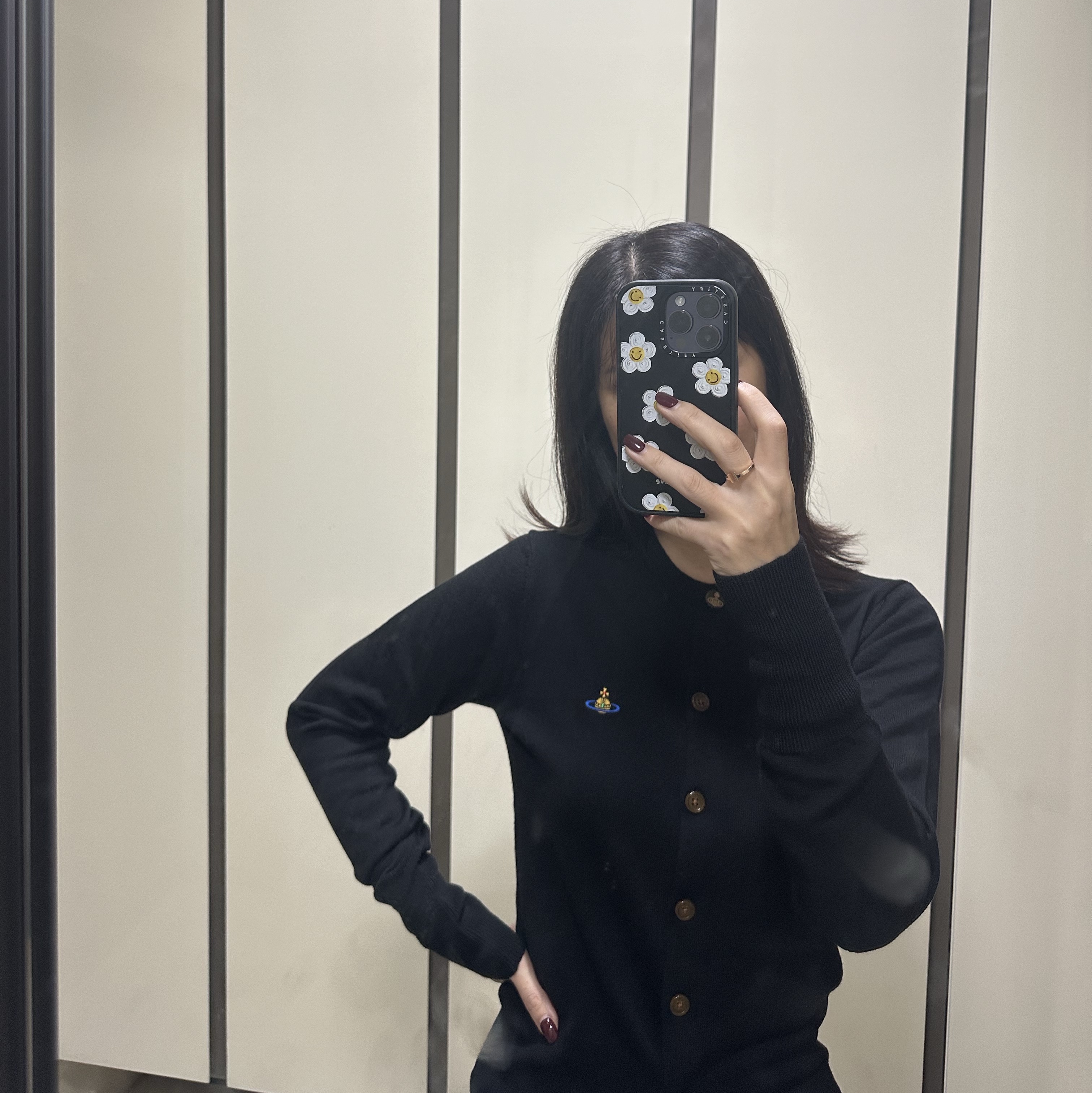 (W) Vivienne Westwood Bea Virgin Wool Cardigan Black 착용 스타일