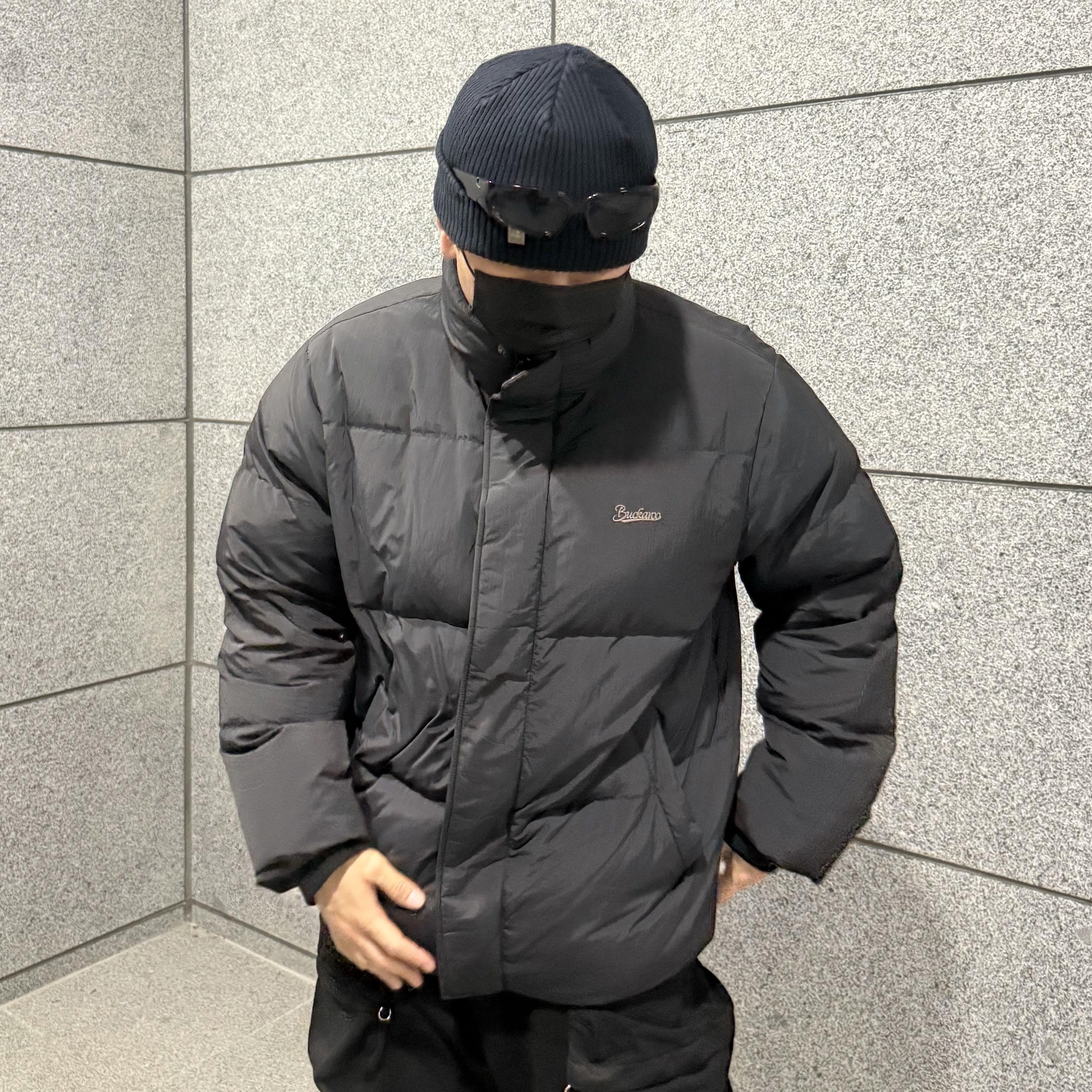 Balenciaga HD Lace-Up Sneakers Black, Zara Utility Pocket Pants Black 착용 스타일 - 5