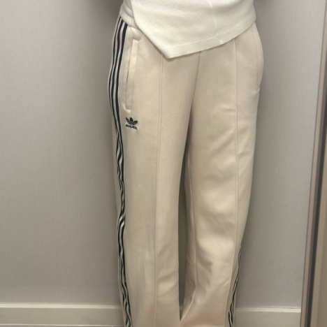 (W) Adidas Originals Premium Beckenbauer Luxe Track Pants Wonder White - KR Sizing 착용 스타일