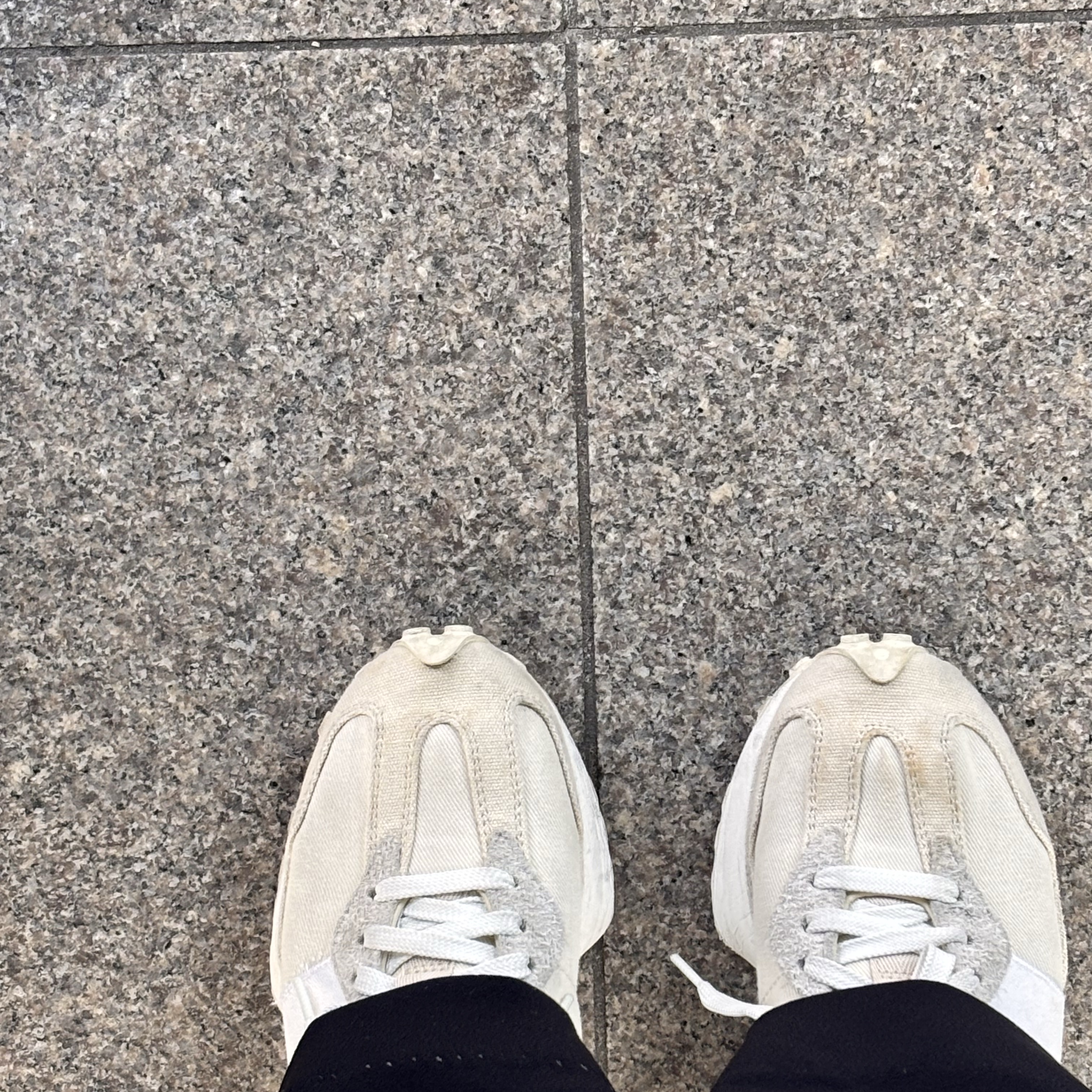 New Balance 327 Khaki 착용 스타일