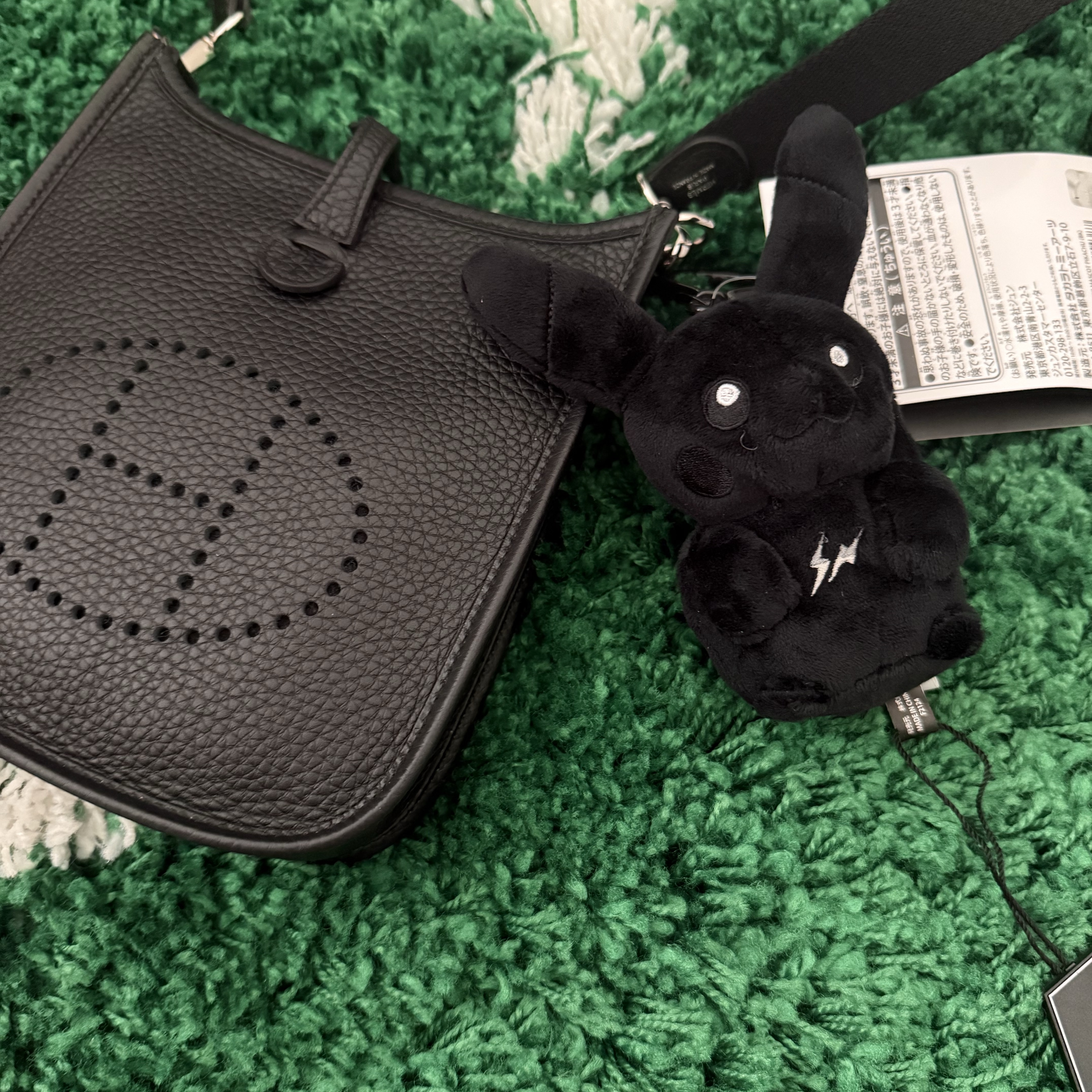 Fragment x Pokemon INN Thunderbolt Project TBP Mascot Key Ring Pikachu Black 착용 스타일