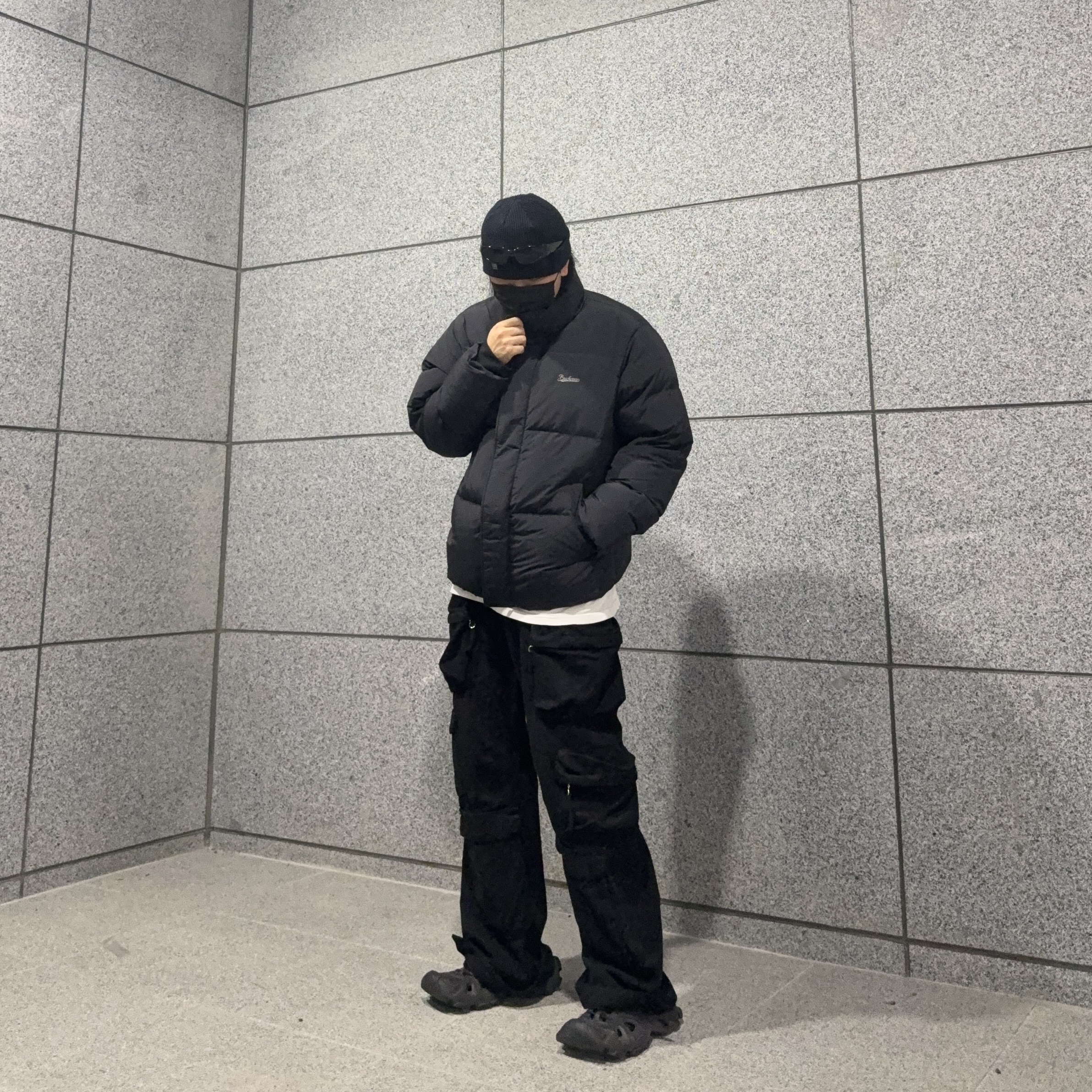 Balenciaga HD Lace-Up Sneakers Black, Zara Utility Pocket Pants Black 착용 스타일 - 6