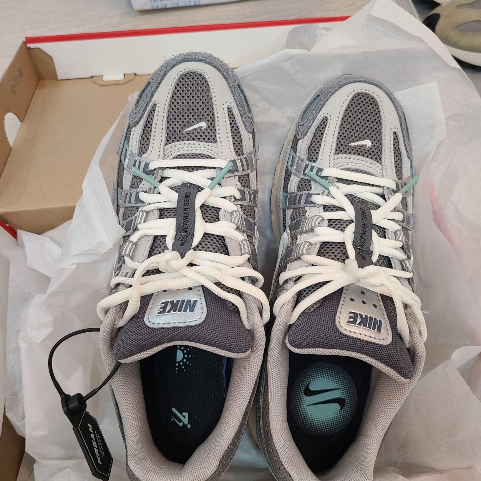 Nike P-6000 Flat Pewter Light Iron Ore 착용 스타일 - 2