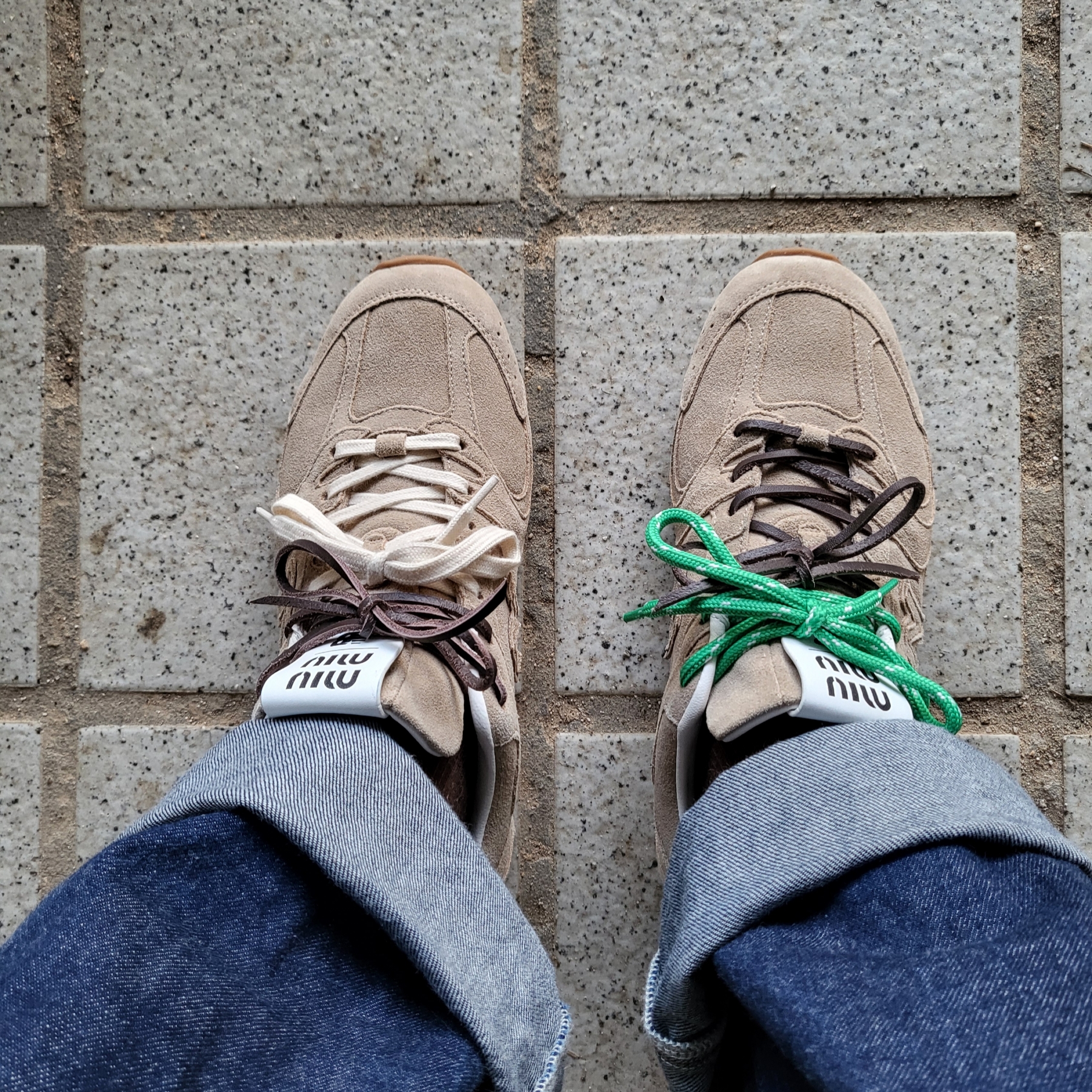 (W) New Balance x Miu Miu 530 Suede Mesh Sneakers Ecru 착용 스타일 - 1