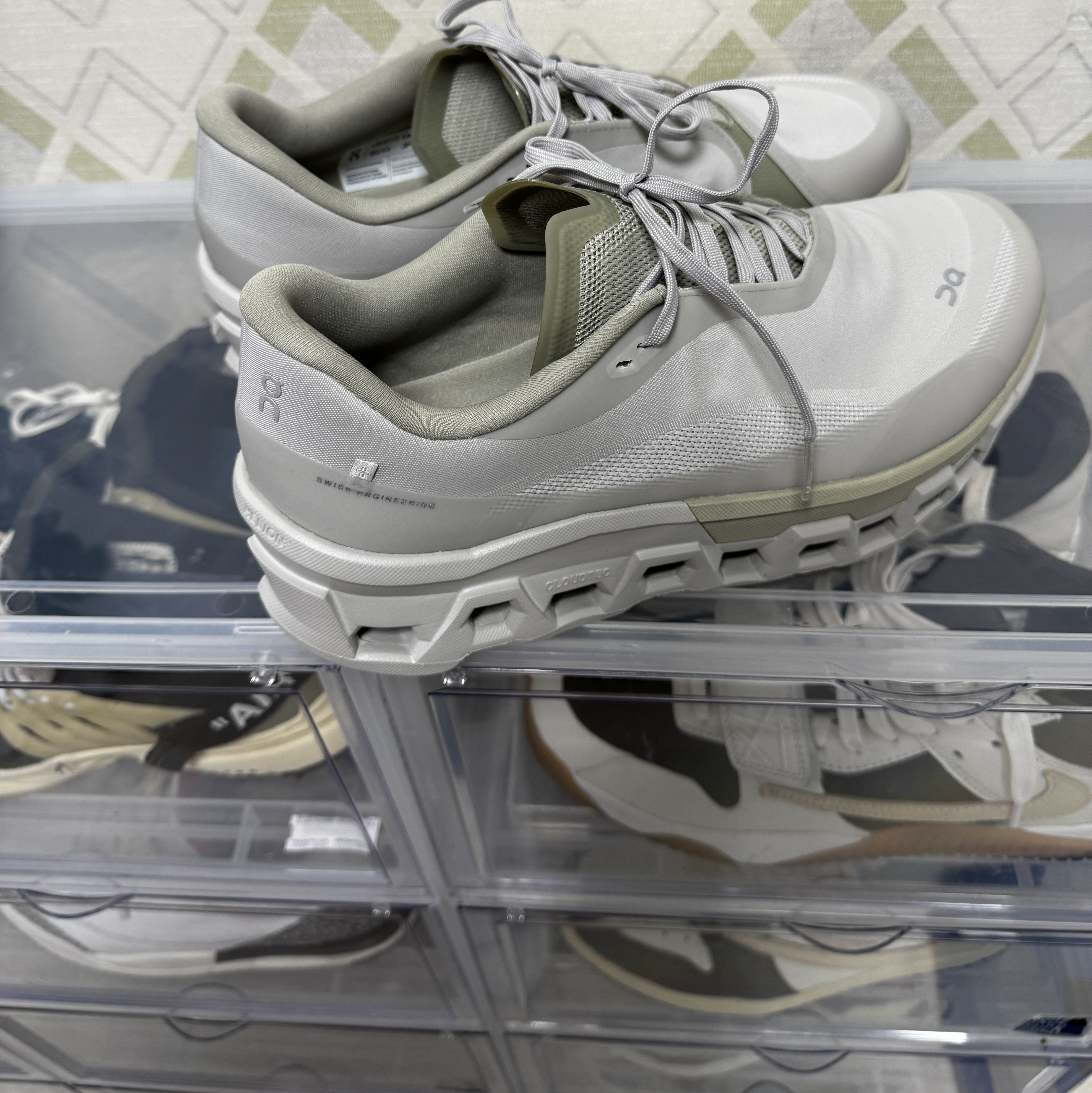On Running x Post Archive Faction (Paf) Cloudmonster 2 Moondust Chalk 착용 스타일