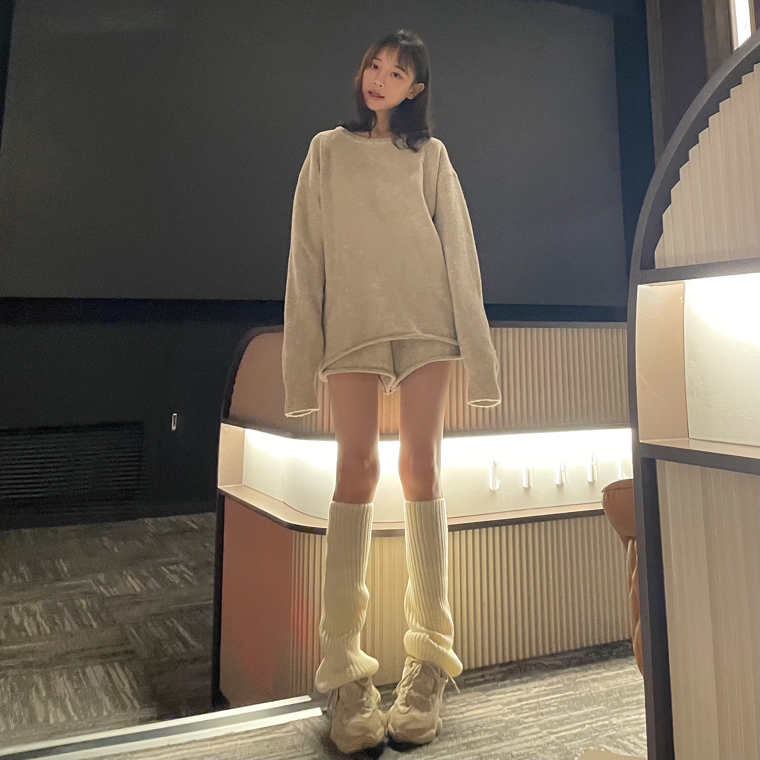 Adidas Yeezy 500 Blush 2018, Adidas Yeezy 500 Blush 2022 착용 스타일 - 1