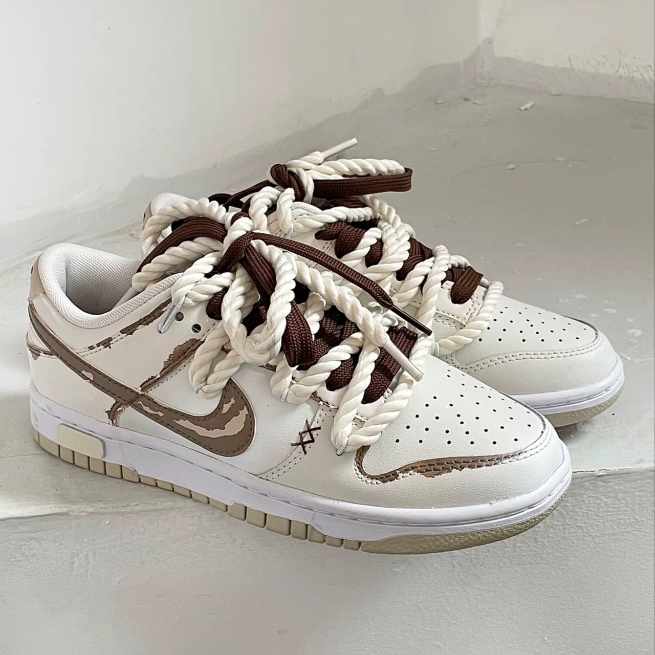 Nike Dunk Low Retro Phantom Sanddrift 착용 스타일 - 2
