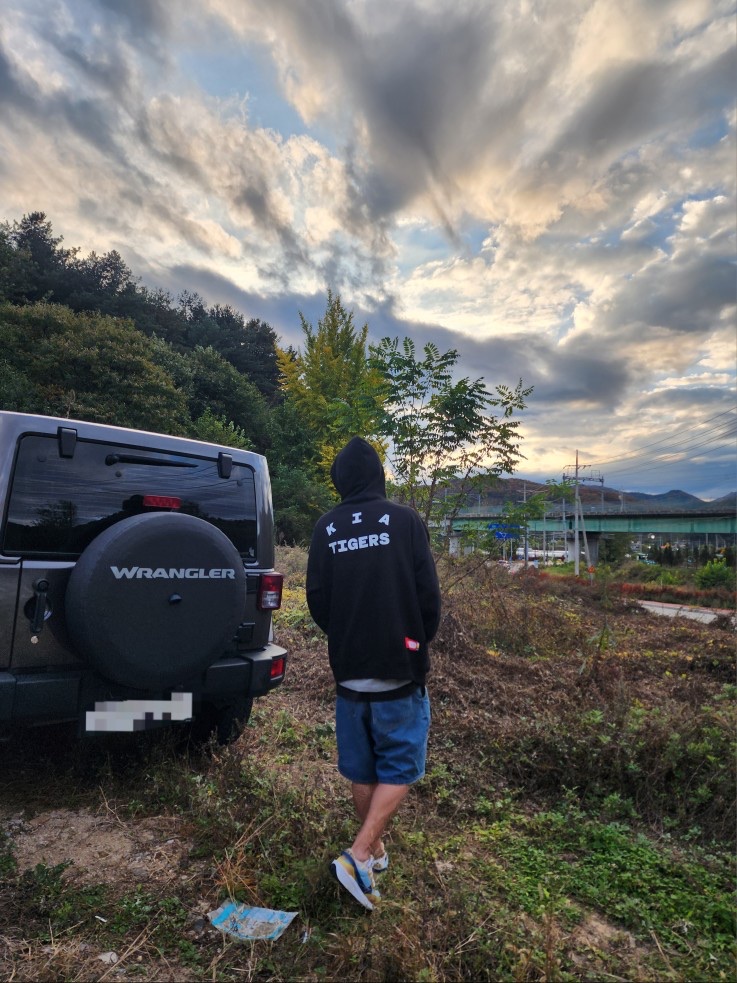 Nike Waffle Debut Boarder Blue Mystic Navy, Kia Tigers x IAB Studio Brand Day Hoodie Black 착용 스타일 - 1
