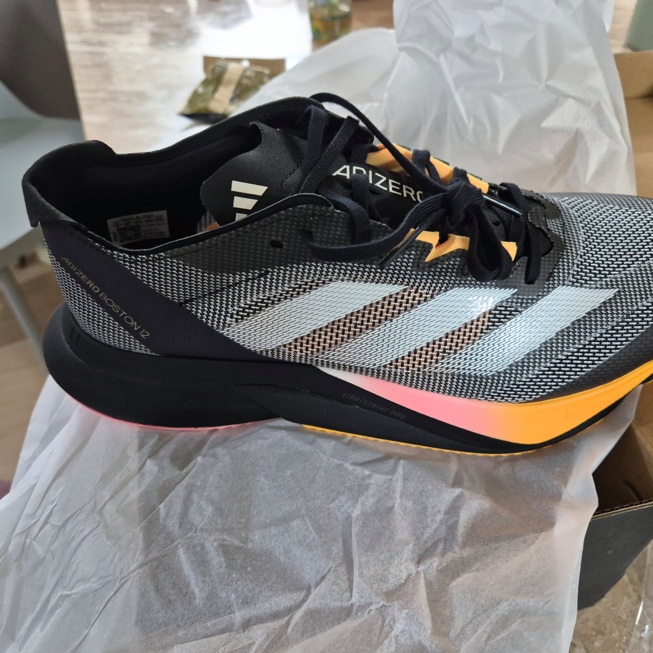 Adidas Adizero Boston 12 Core Black Zero Metalic 착용 스타일