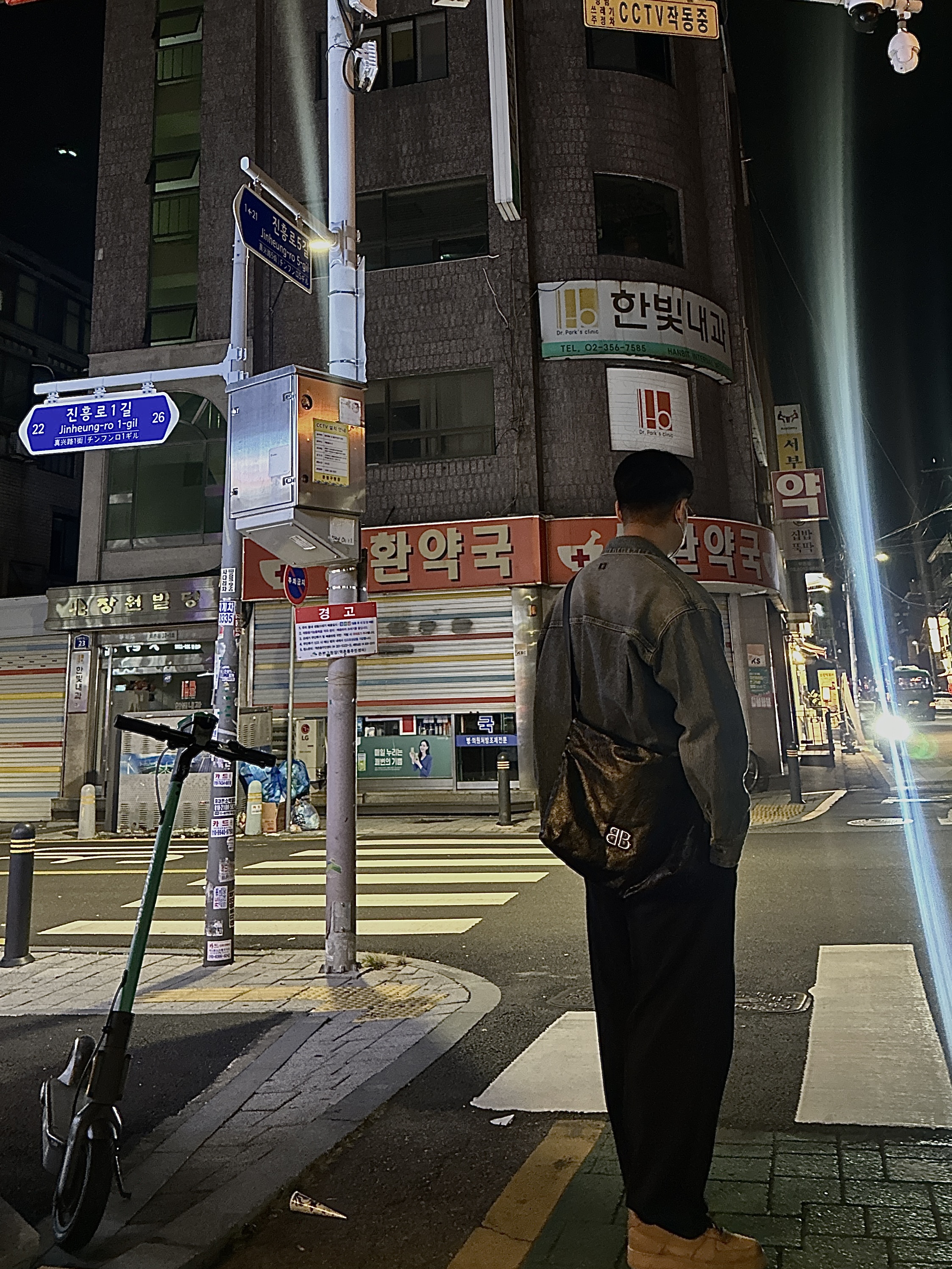 Balenciaga Monaco Small East-West Hobo Bag Black, Wooyoungmi Corduroy Denim Shirt Blue - 24FW 착용 스타일 - 2