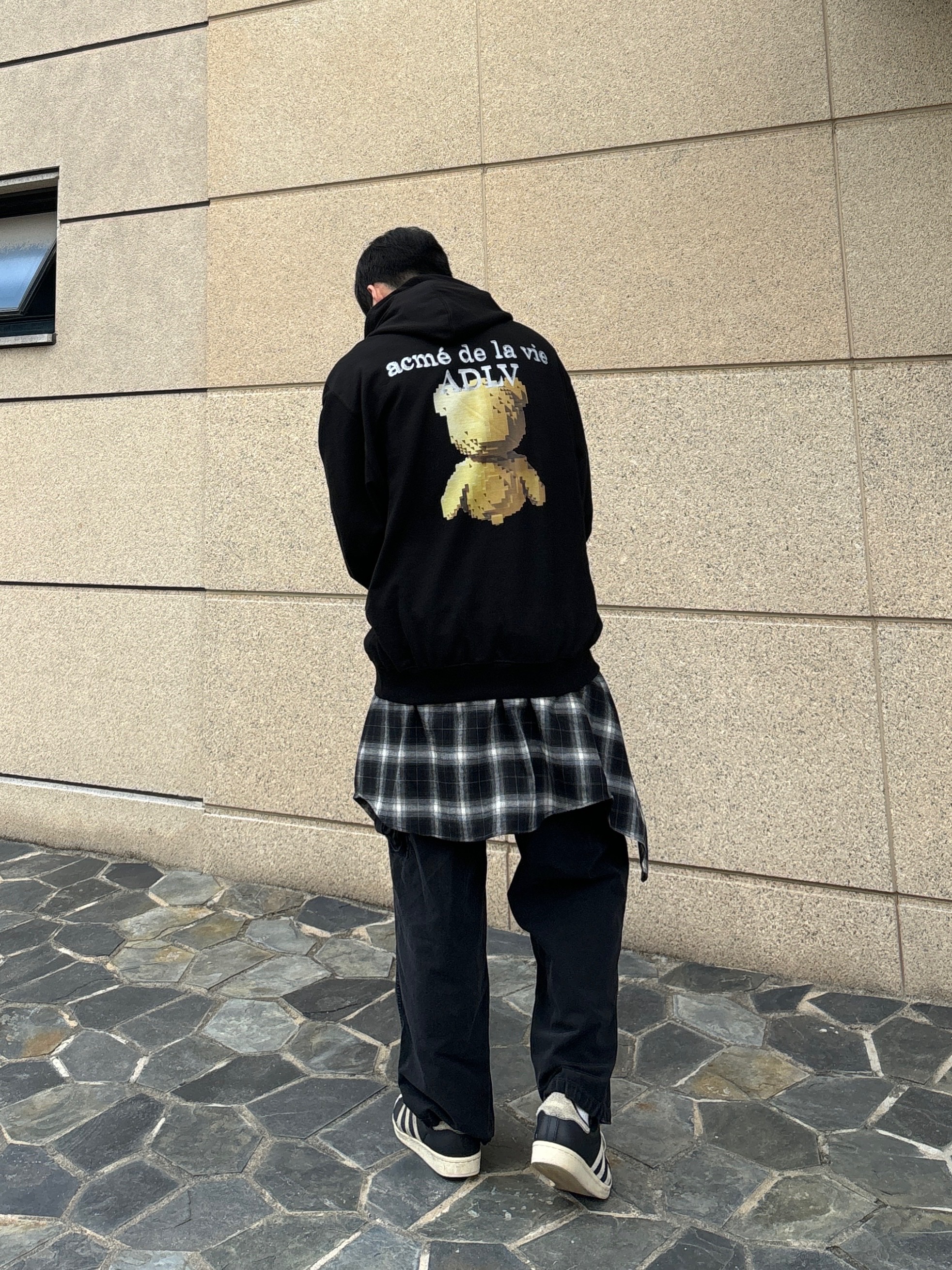 Adidas Superstar 82 Black White 착용 스타일 - 5