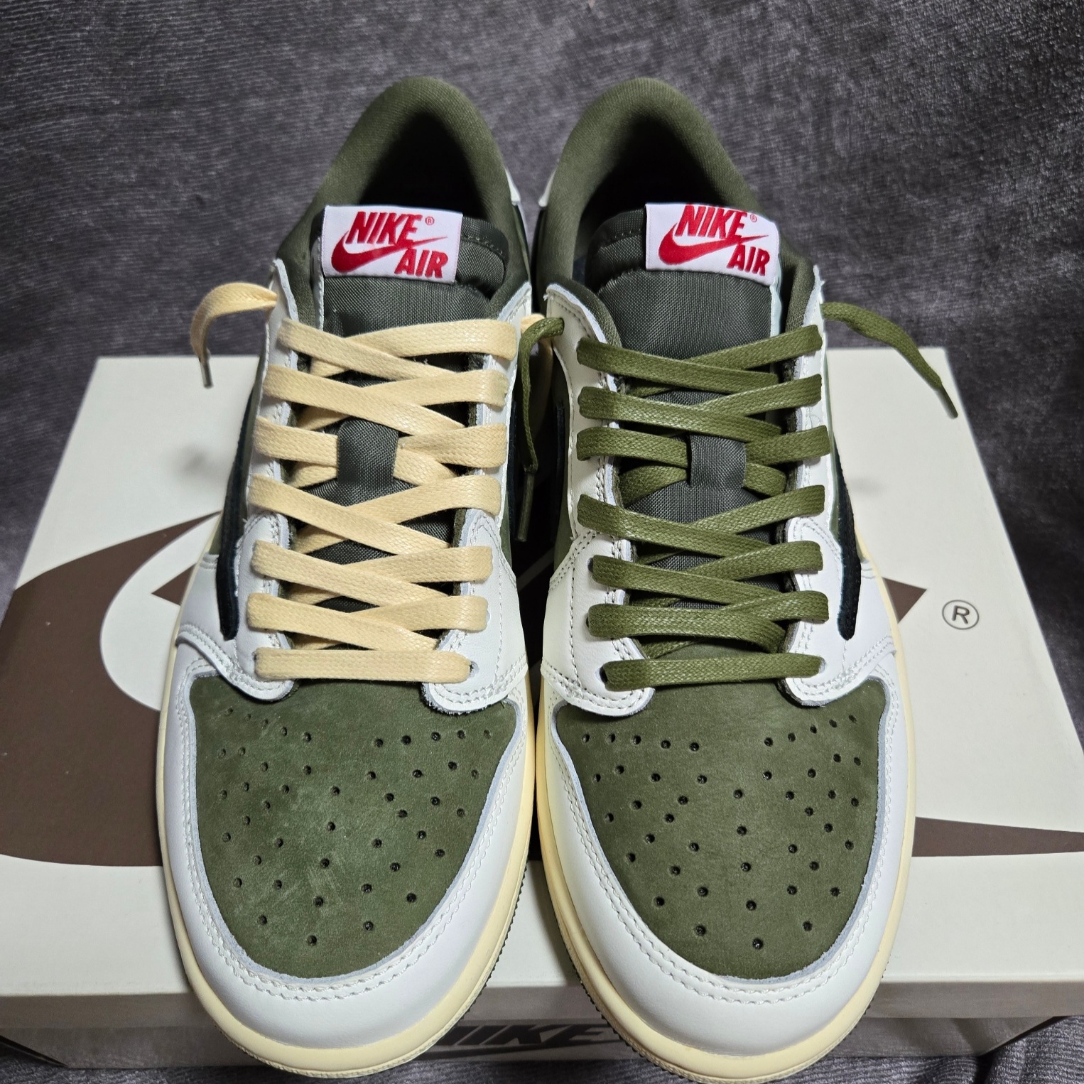 Jordan 1 x Travis Scott Retro Low OG SP Reverse Olive 착용 스타일 - 4