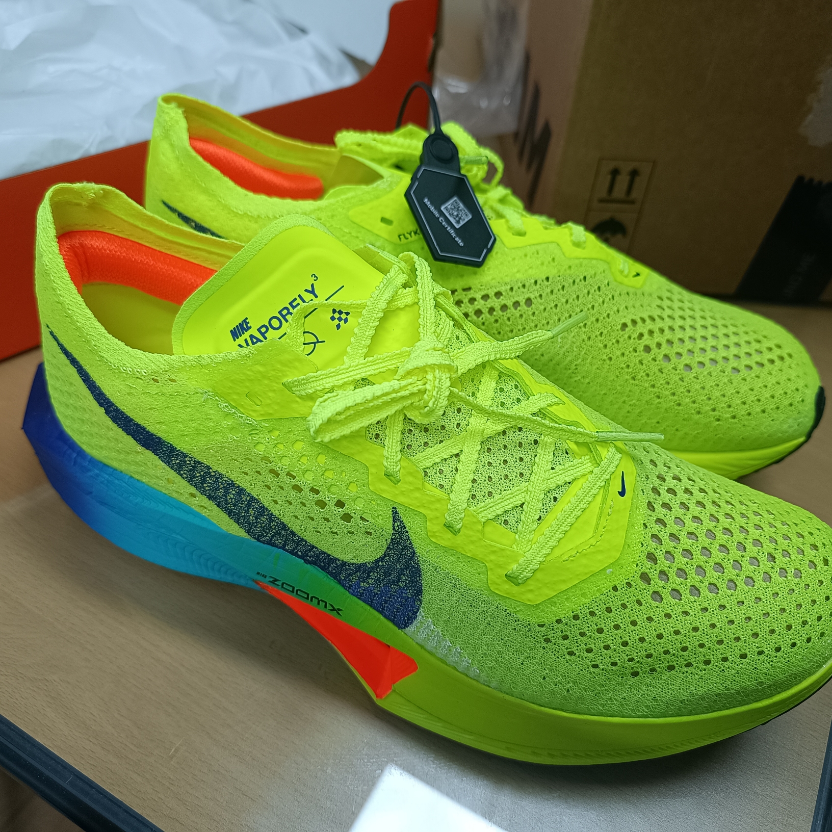 Nike ZoomX Vaporfly Next% 3 Volt Scream Green 착용 스타일
