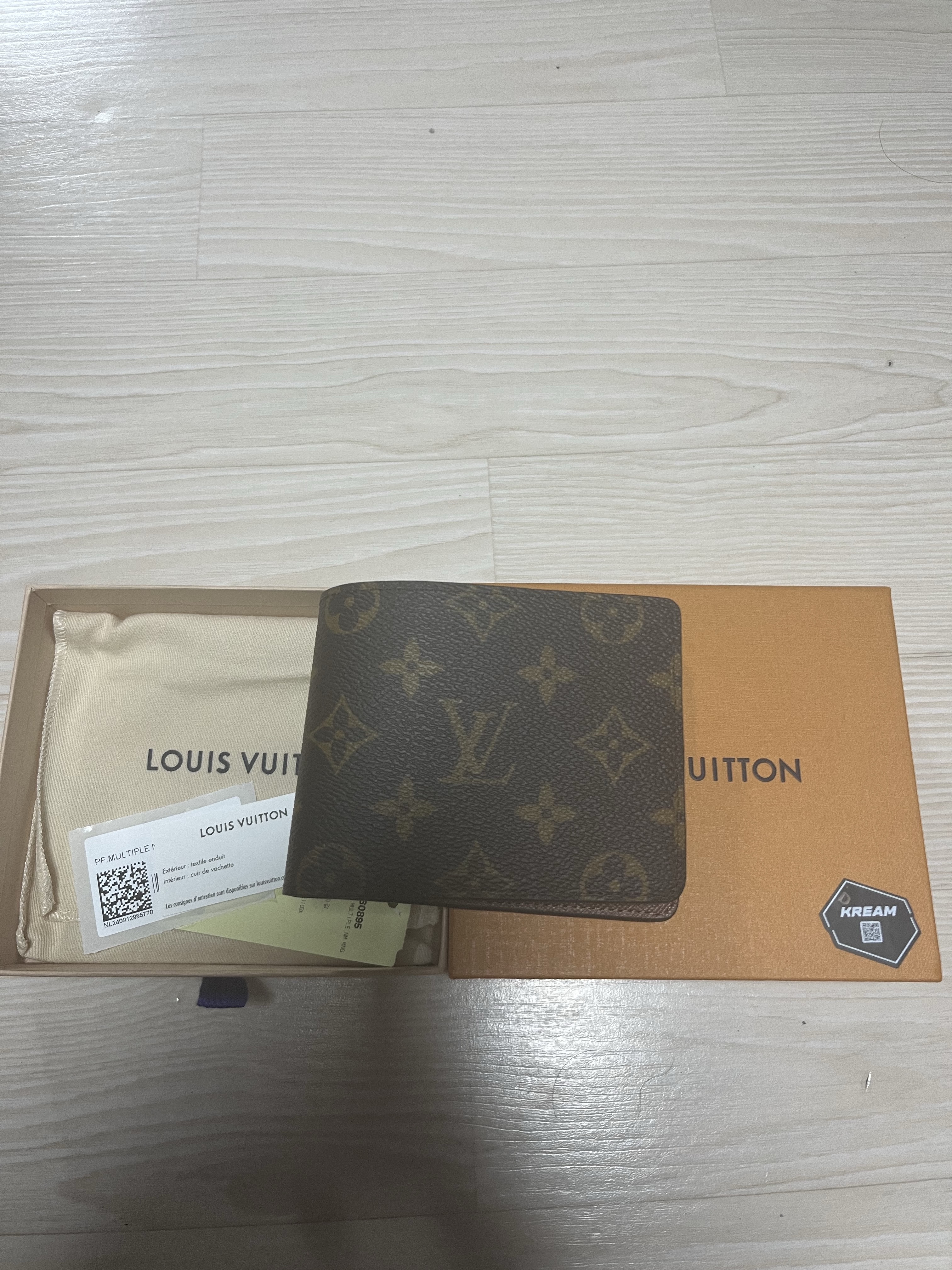 Louis Vuitton Multiple Wallet Monogram 착용 스타일 - 3