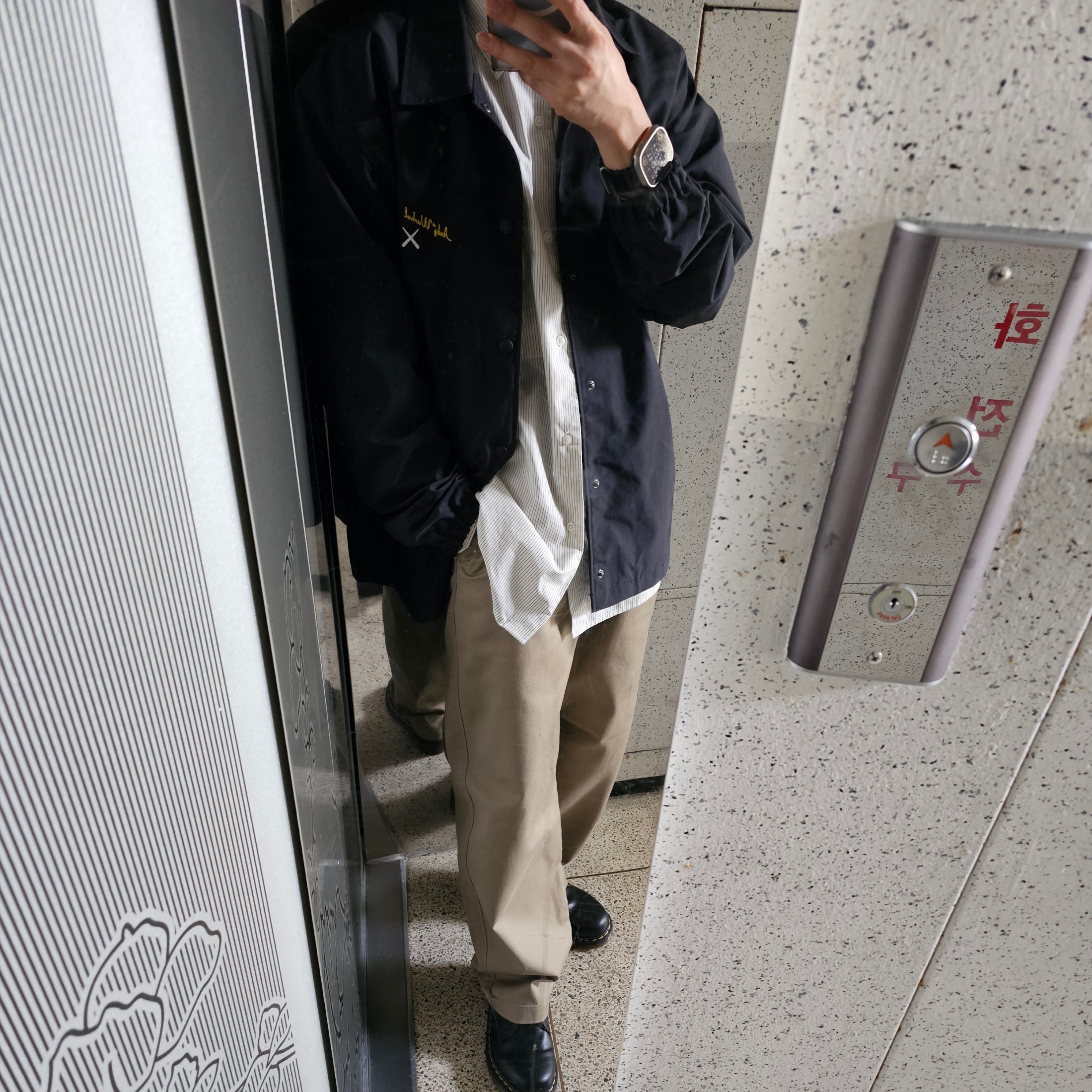 Uniqlo C Broad Oversized Long Sleeve Stripe Shirt Off White - JP, Uniqlo U Wide FIt Chino Pants Brown 착용 스타일