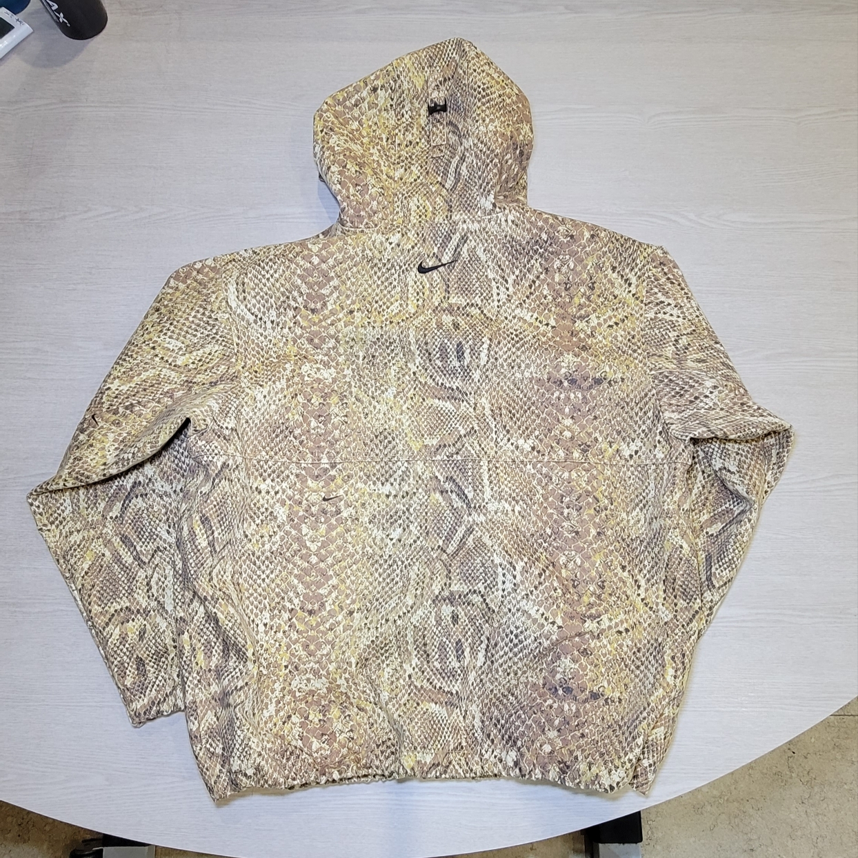 Supreme x Nike ACG Denim Pullover Gold Snakeskin - 22FW 착용 스타일 - 2