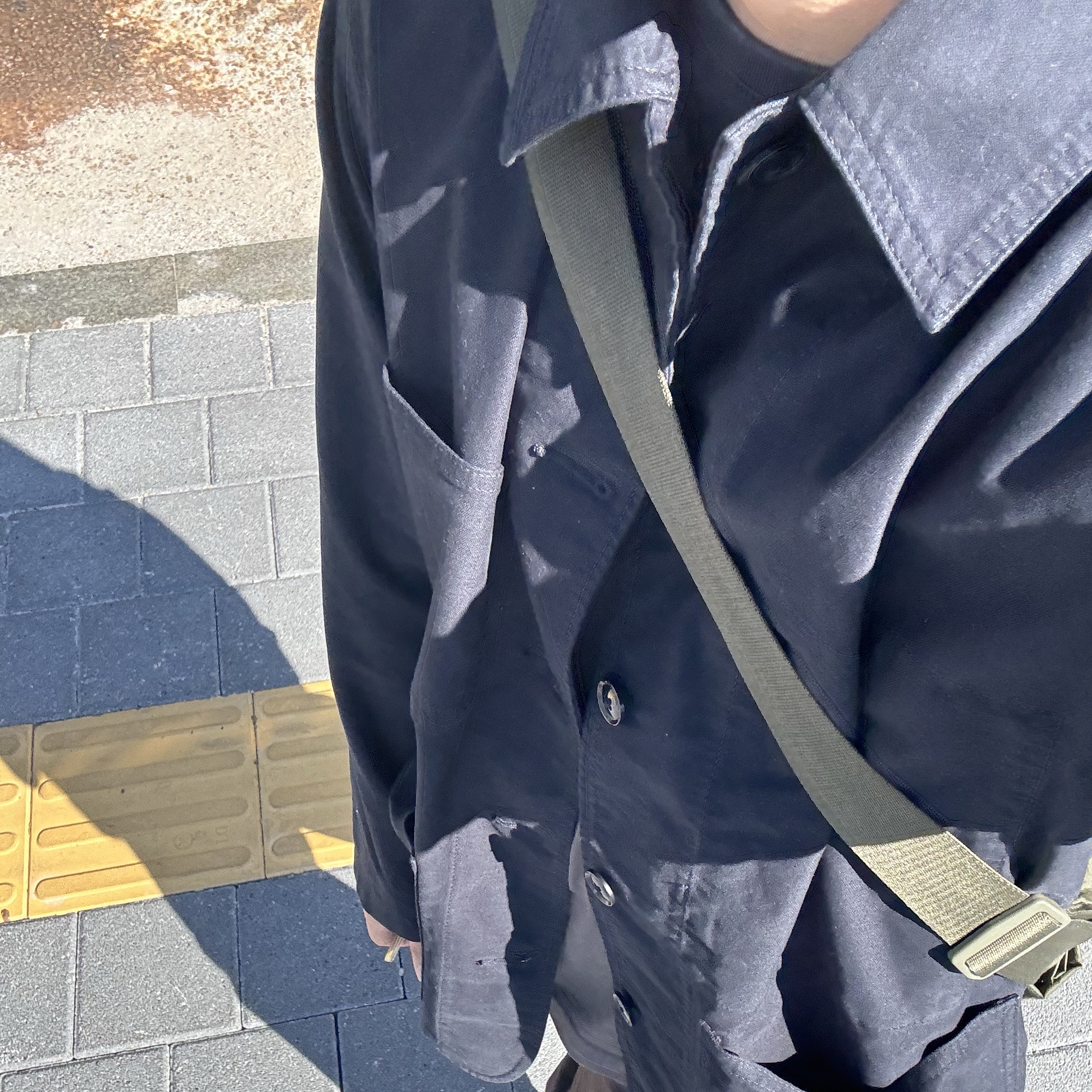 Uniqlo Multi Pocket Shoulder Bag Olive 착용 스타일