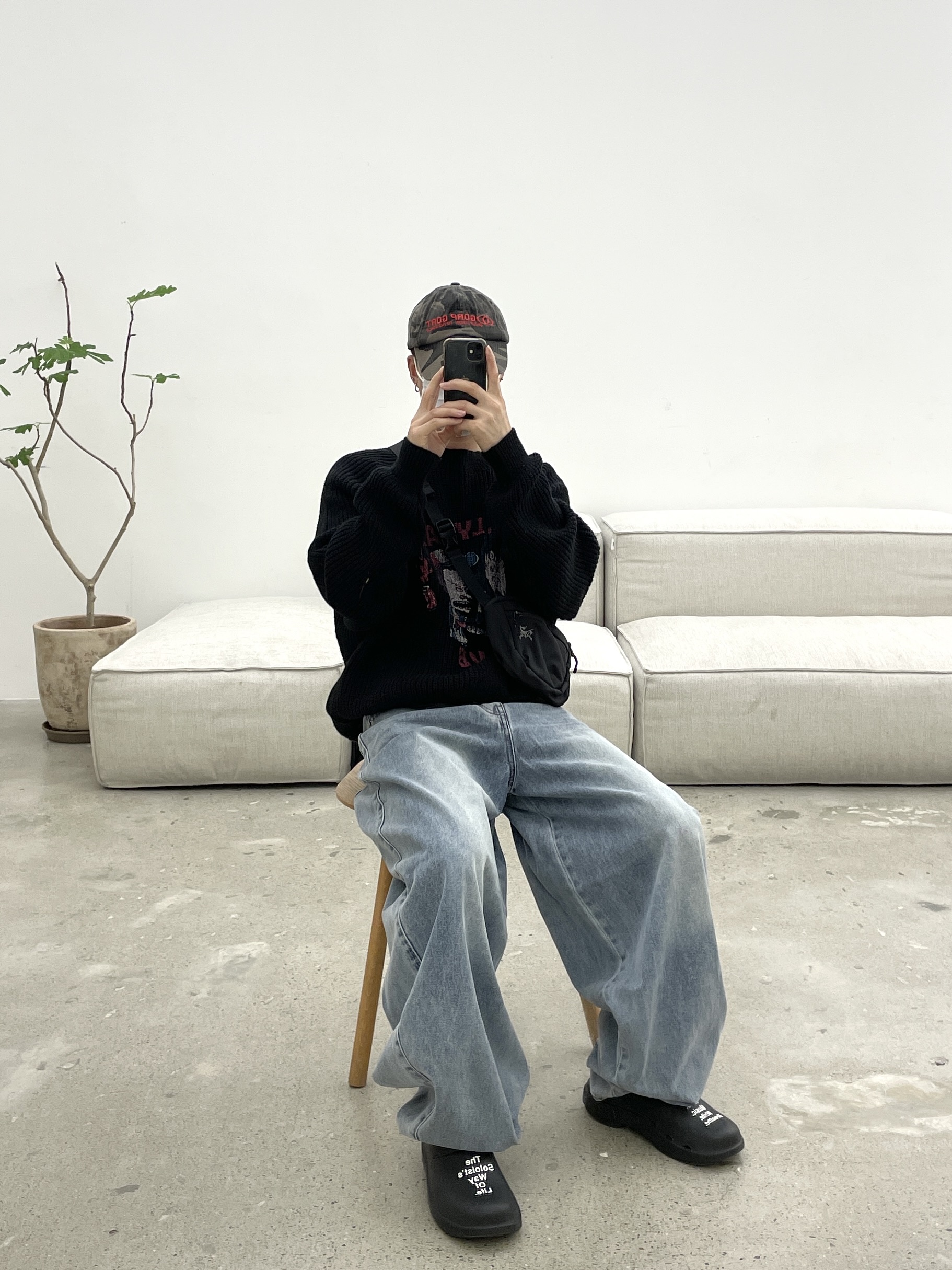 Arc'teryx Mantis 2 Waistpack Black, Oofos x Takahiromiyashita The Soloist The Soloist's Way Of Life Clog Black White 착용 스타일
