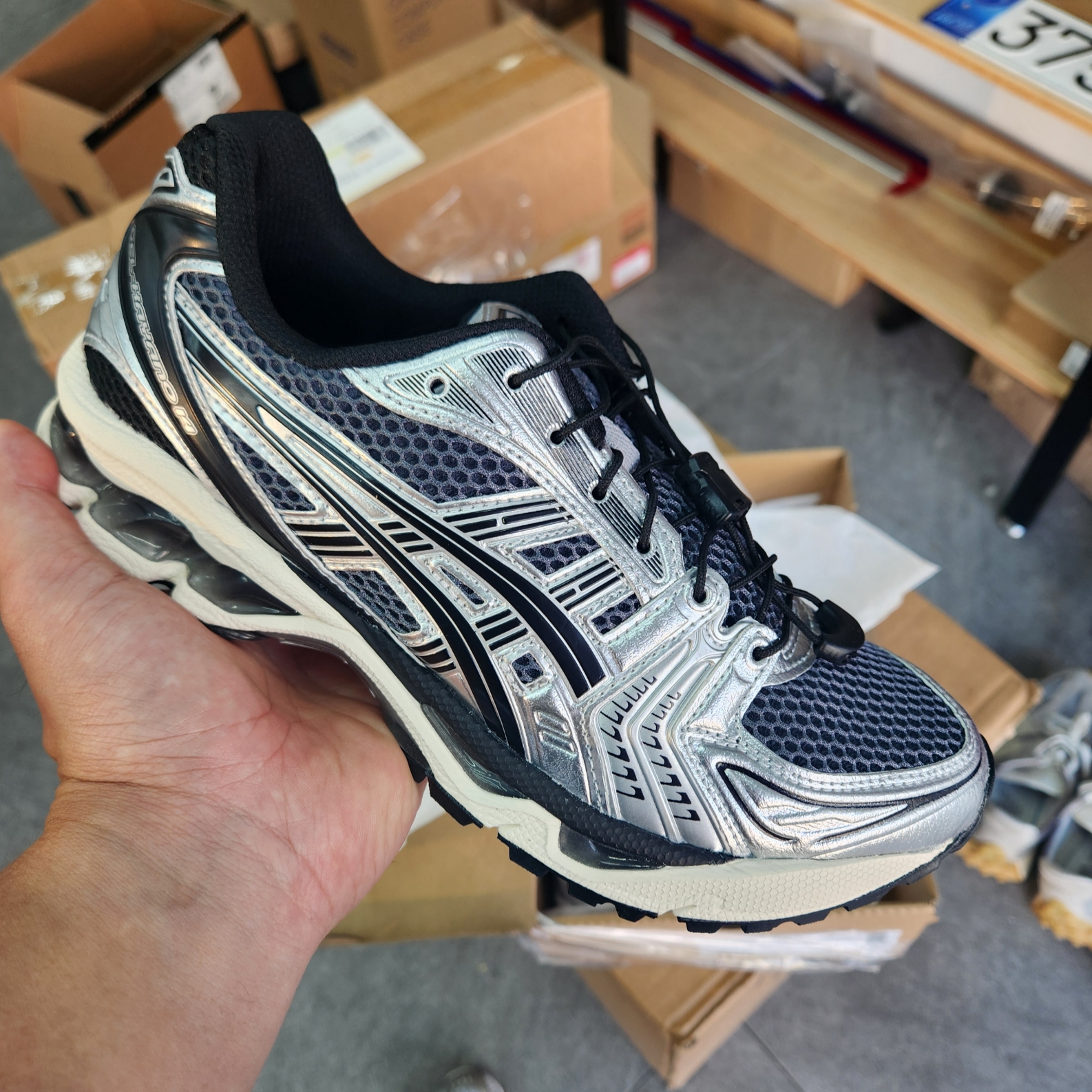 Asics Unlimited Gel-Kayano 14 Carrier Grey Black 착용 스타일
