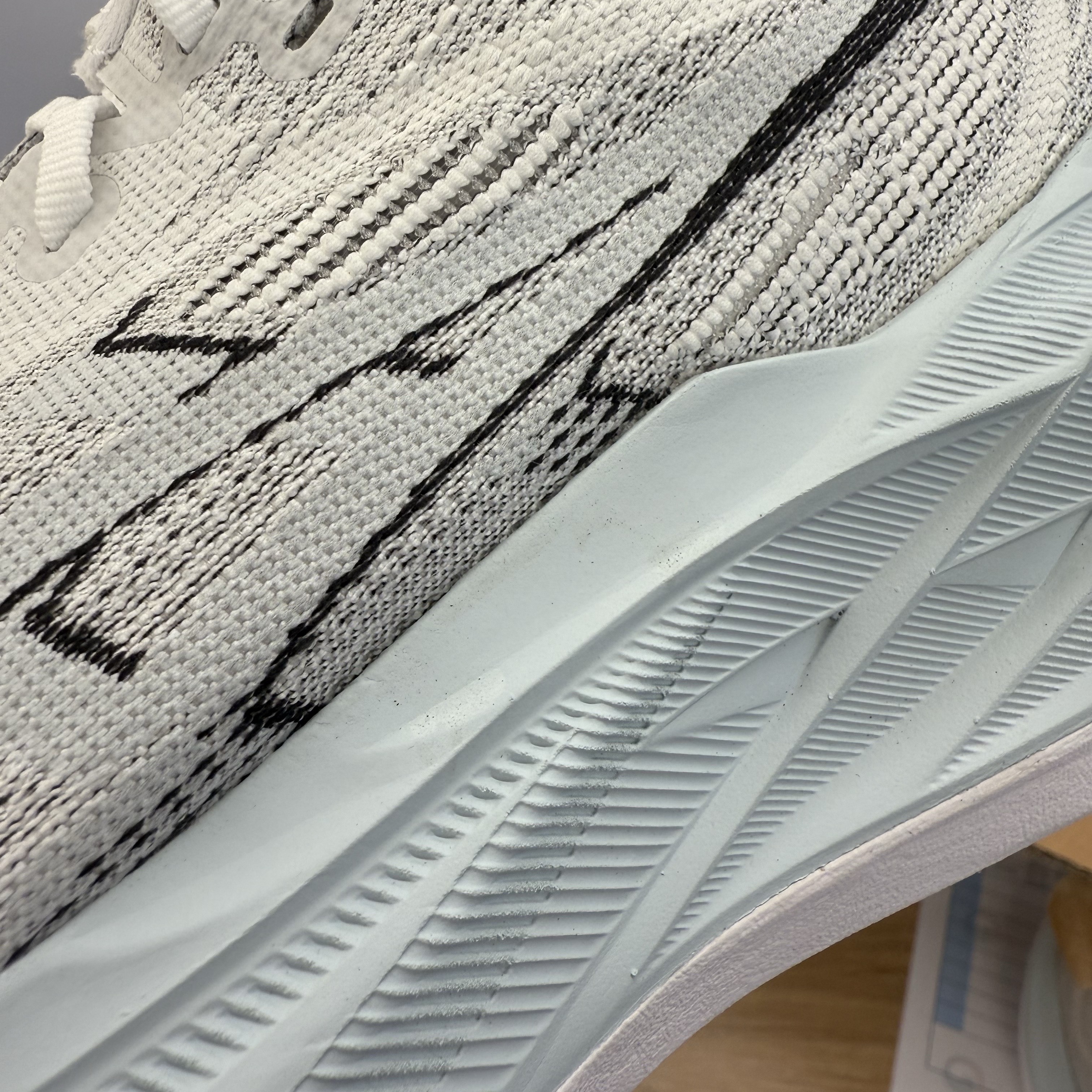 Asics Superblast 2 White Cool Grey 착용 스타일 - 2