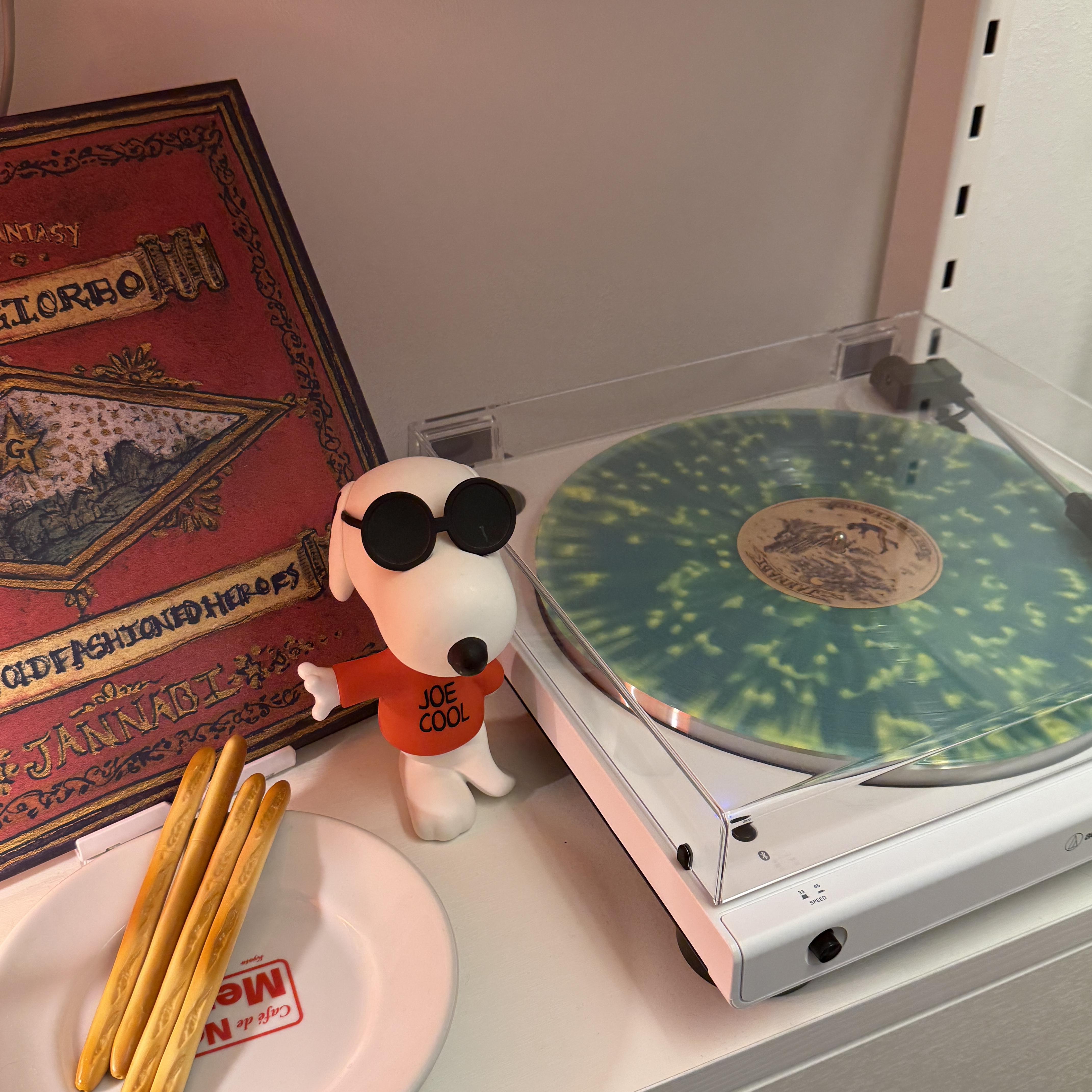 Jannabi The Land of Fantasy LP Clear Blue & Yellow Splatter Mix 착용 스타일