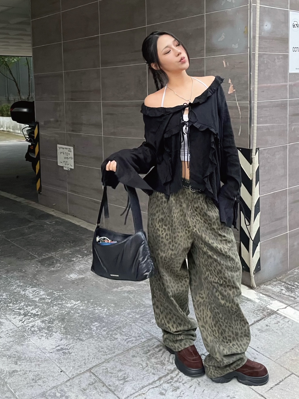 ersco Leopard Baggy Trousers Khaki 착용 스타일 - 2