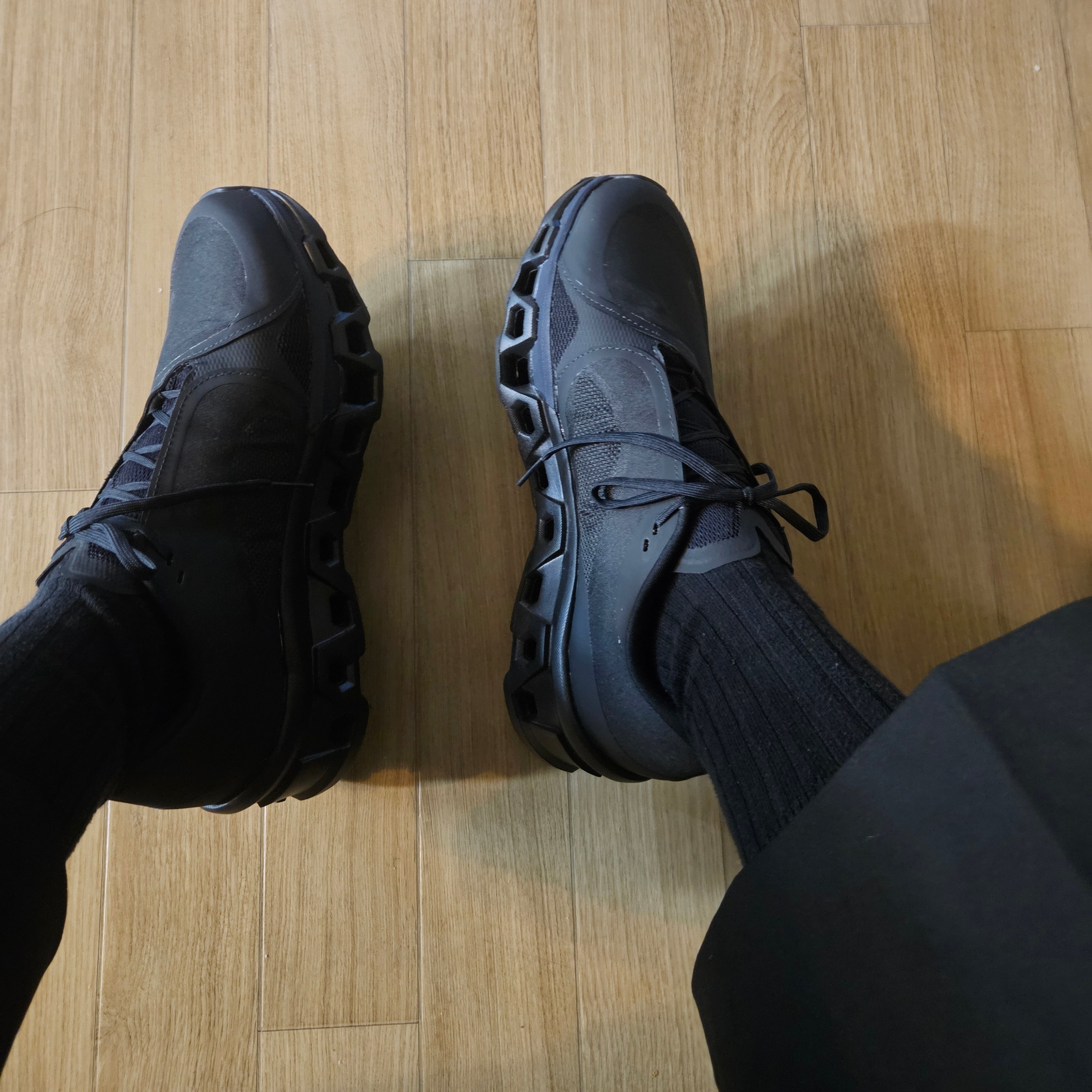 On Running x Post Archive Faction (Paf) Cloudmonster 2 Black Magnet 착용 스타일 - 2