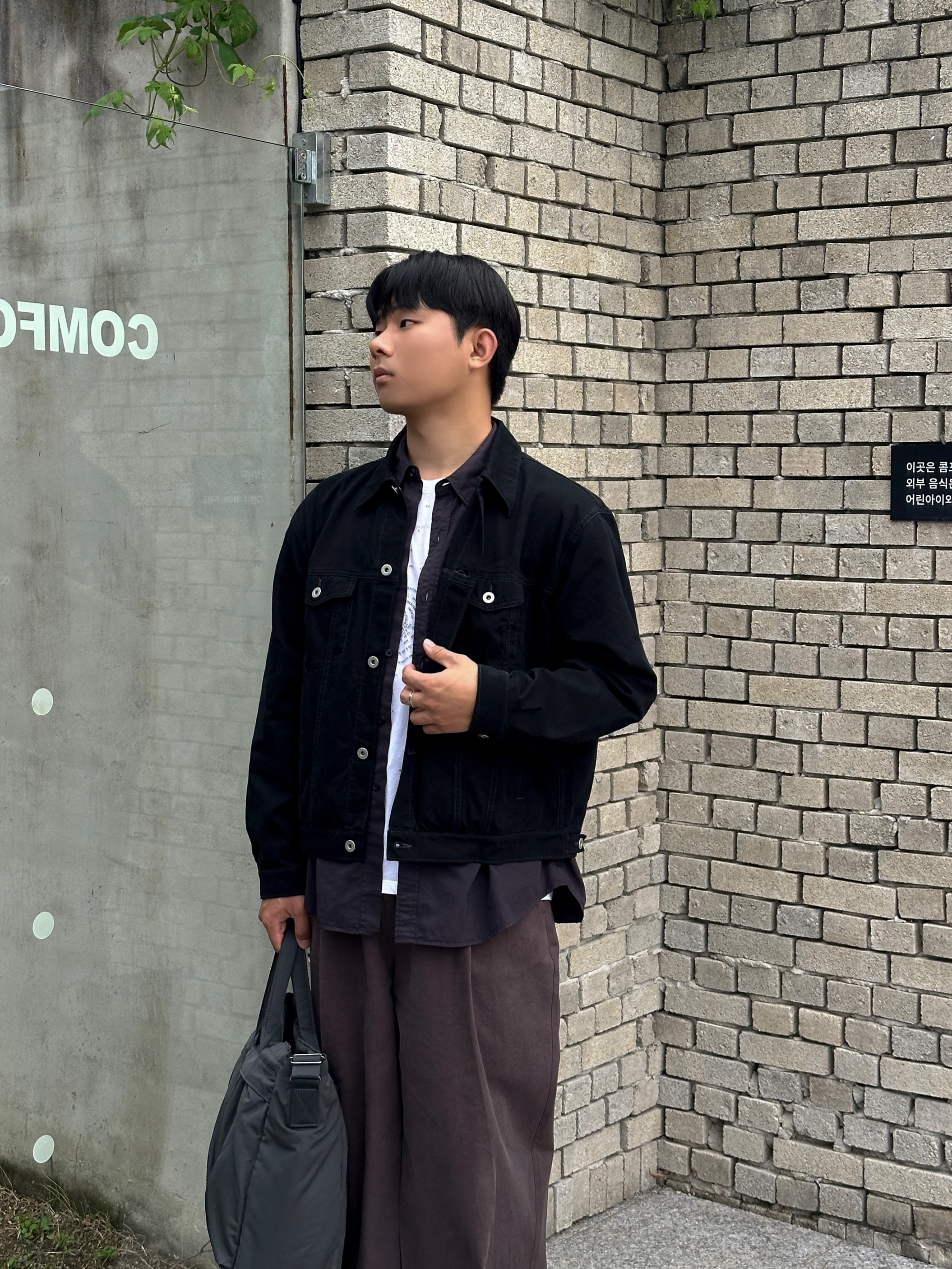 Polyteru Human Index Index Trucker Jacket Black, Uniqlo 2-Way Utility Bag Gray 착용 스타일 - 6