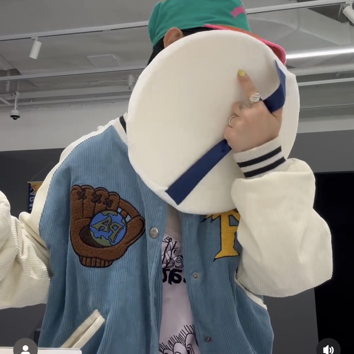 Problemallways Bonehead Ball Squad Varsity Jacket Skyblue 착용 스타일 - 3