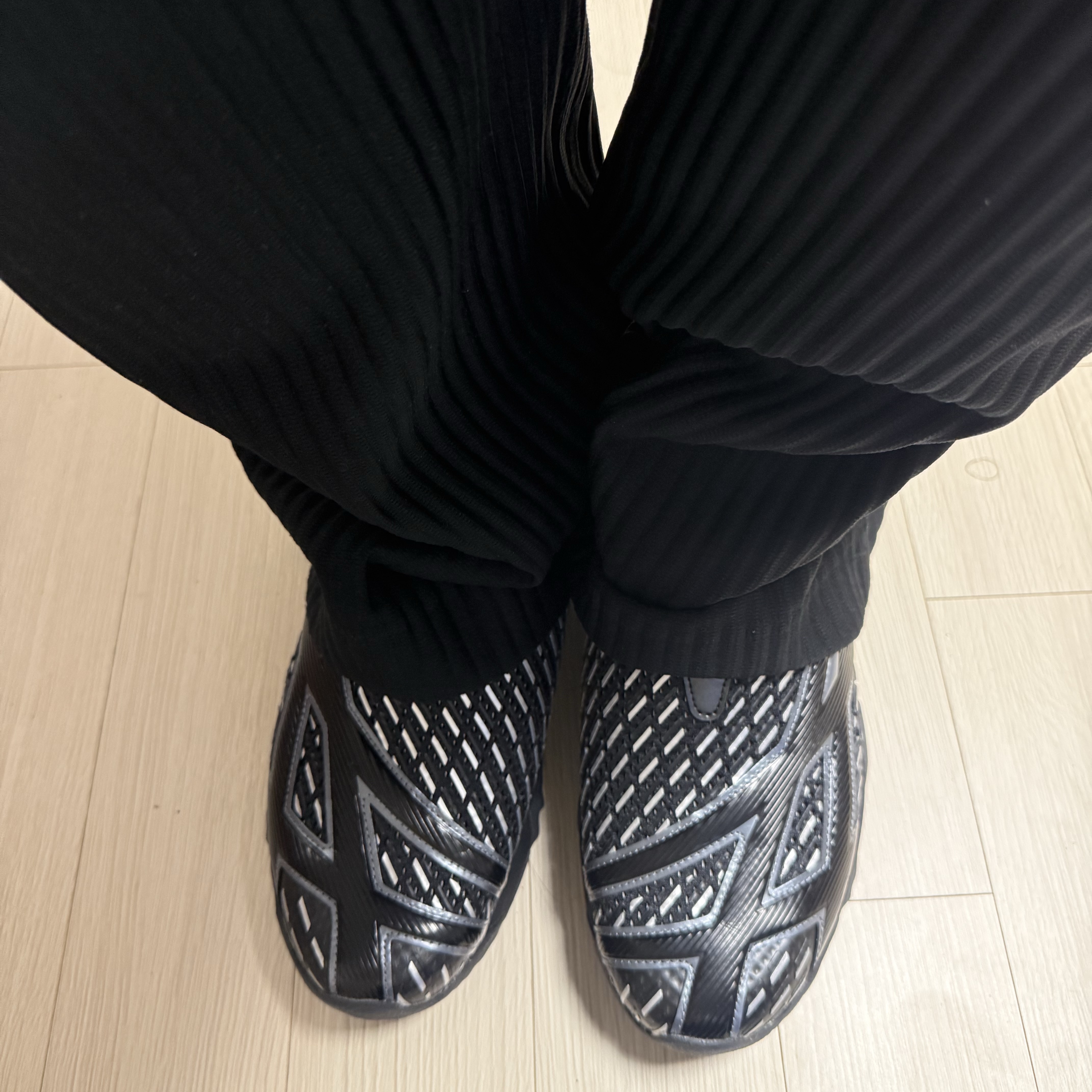 Asics x Kiko Kostadinov Novalis Gel-Styrax Black Silver 착용 스타일 - 2