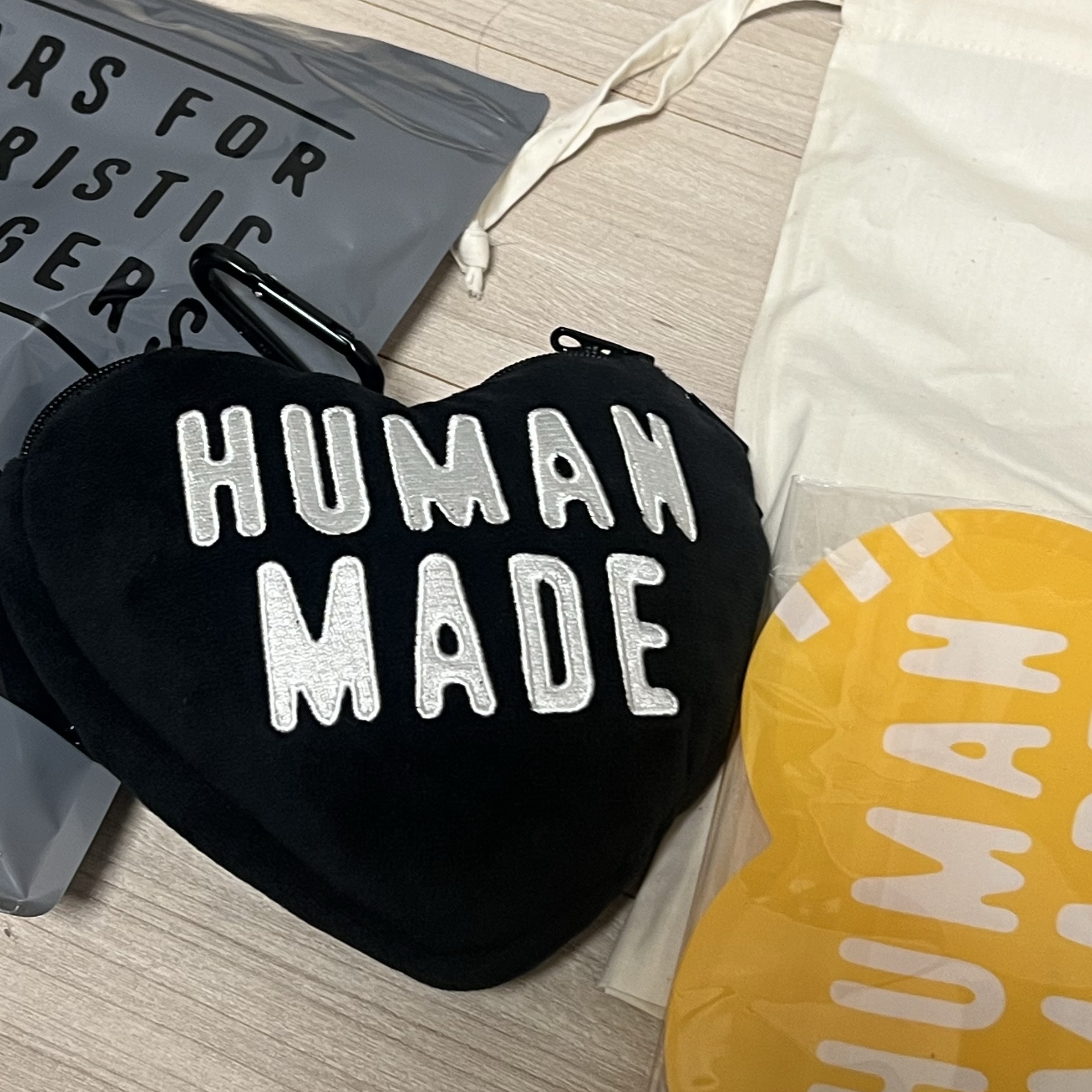 Human Made Heart Pass Holder Black 착용 스타일