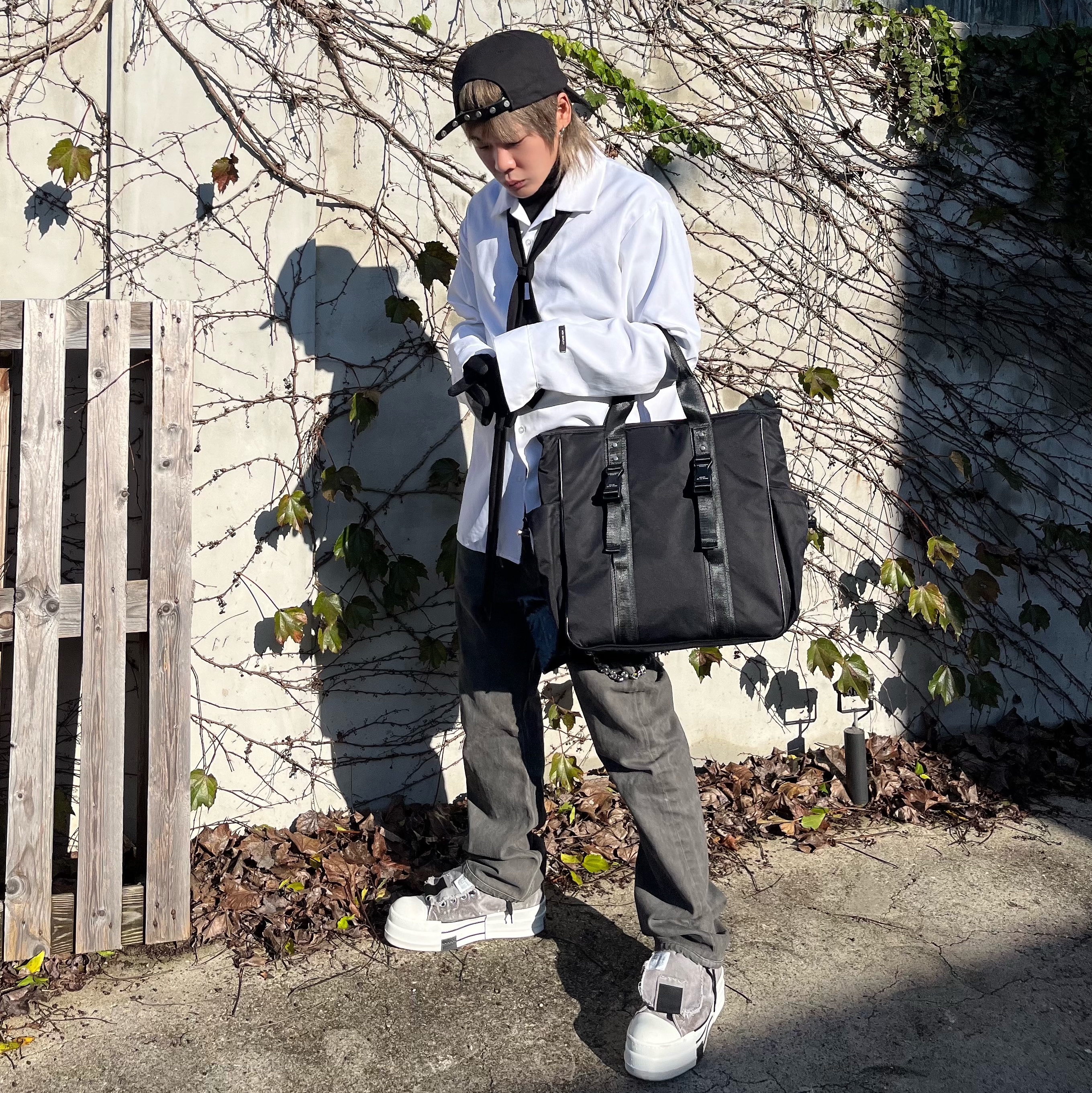 Converse x Drkshdw DBL Drkstar Overdye Chuck 70 Hi Concrete, Nike Therma-Fit Academy Football Gloves Black 착용 스타일 - 2