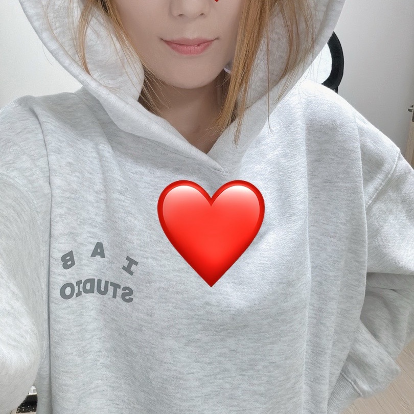 IAB Studio Hoodie Light Gray 착용 스타일