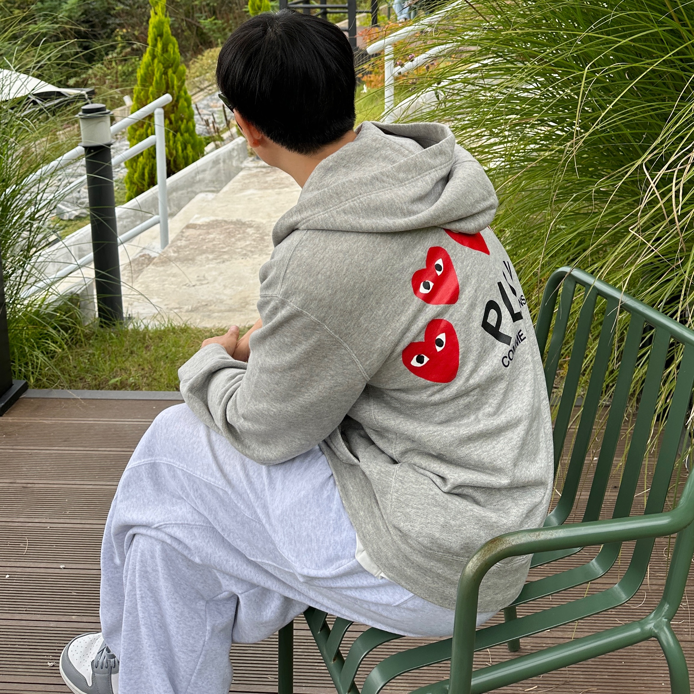 Play Comme des Garcons 5 Hearts Zip Hooded Sweatshirt Grey, (W) Jordan 1 Low White Grey Blue 착용 스타일