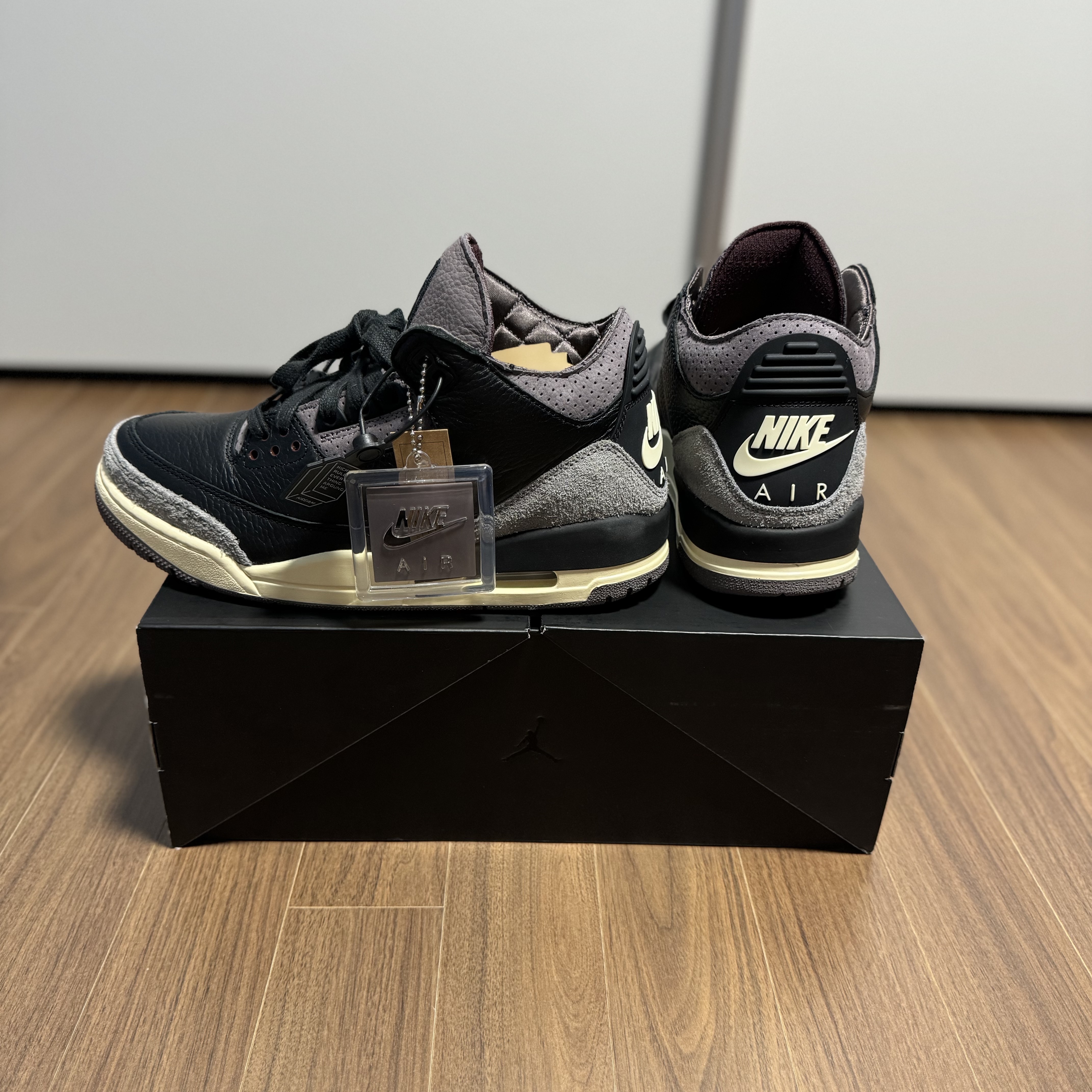 (W) Jordan 3 x A Ma Maniere Retro OG SP Black and Flat Pewter 착용 스타일