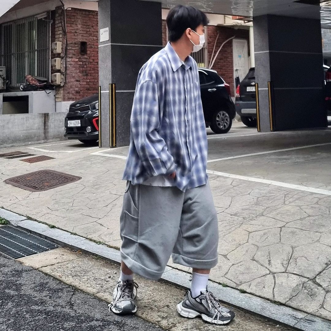 MJD Oversized Check Shirt Blue, MJD Detachable Carpenter Sweat Pants Melange Grey 착용 스타일