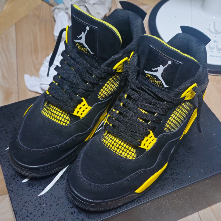 Jordan 4 Retro Thunder 2023 착용 스타일