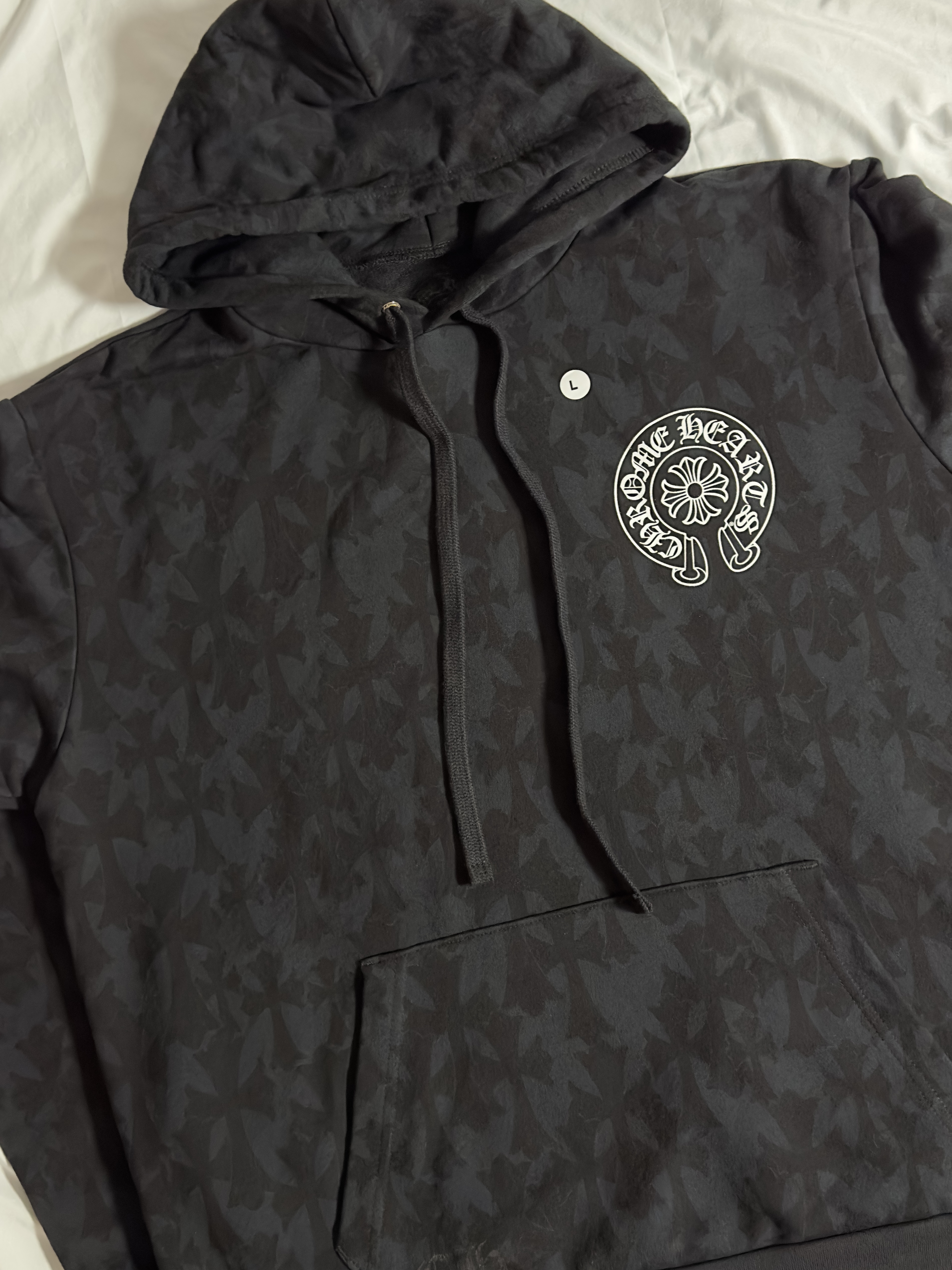 Chrome Hearts Cemetery Cross Print Pullover Hoodie Black 착용 스타일 - 1