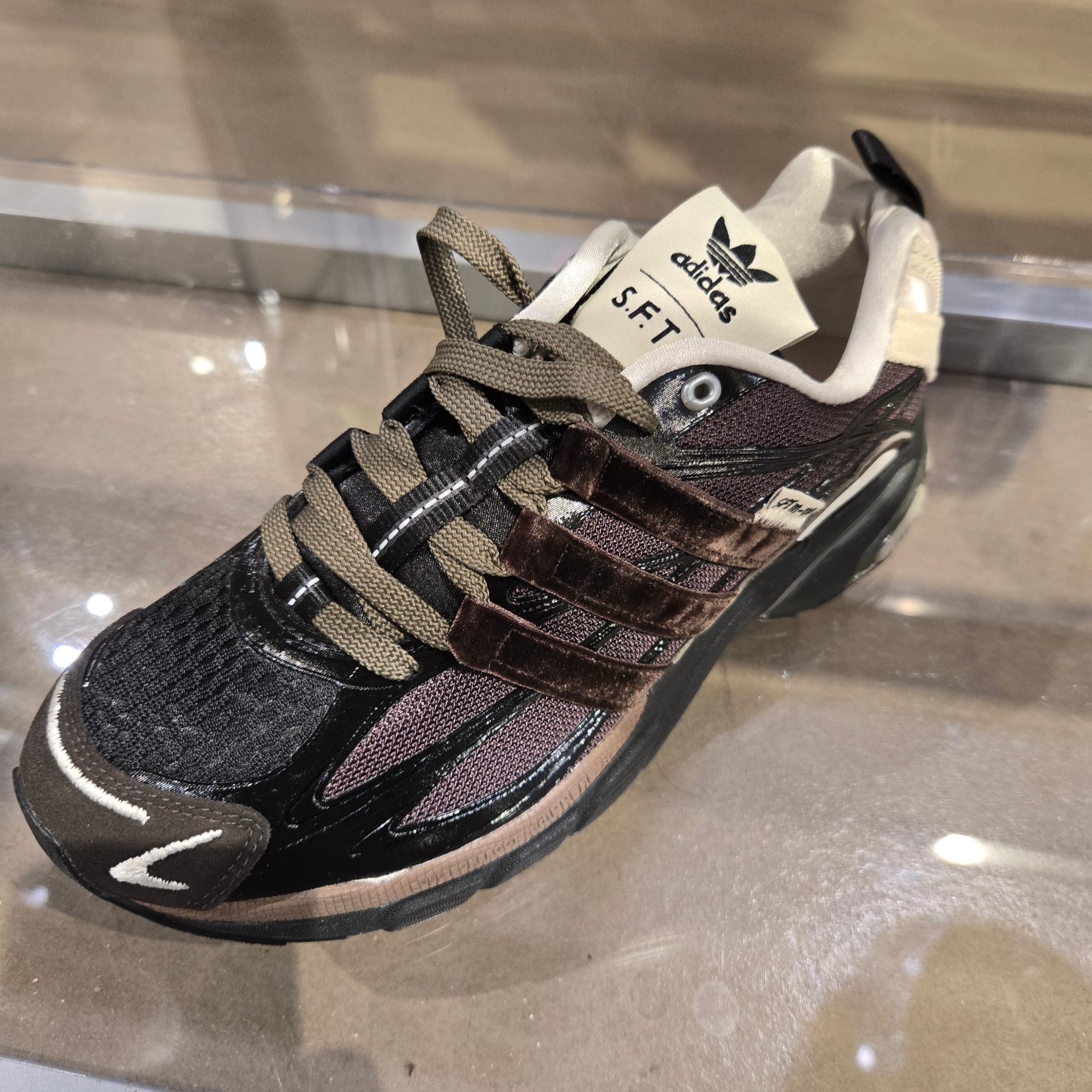 Adidas x Song for the Mute Adistar Cushion Core Black Dark Brown 착용 스타일