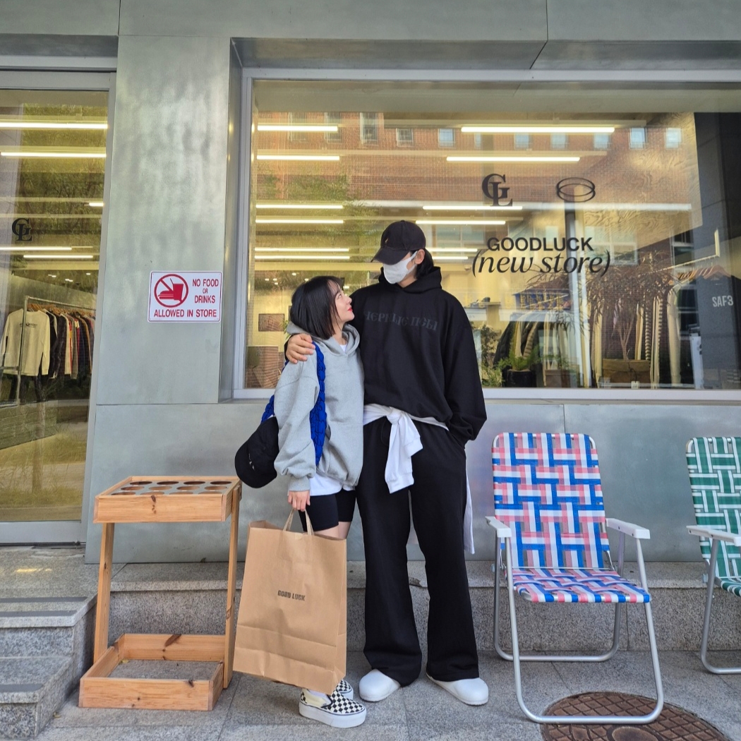 Yeezy x Gosha Rubchinskiy YZY Black Dogs Hoodie Black, Vans Classic Slip-On Stackform Checkerboard Black 착용 스타일